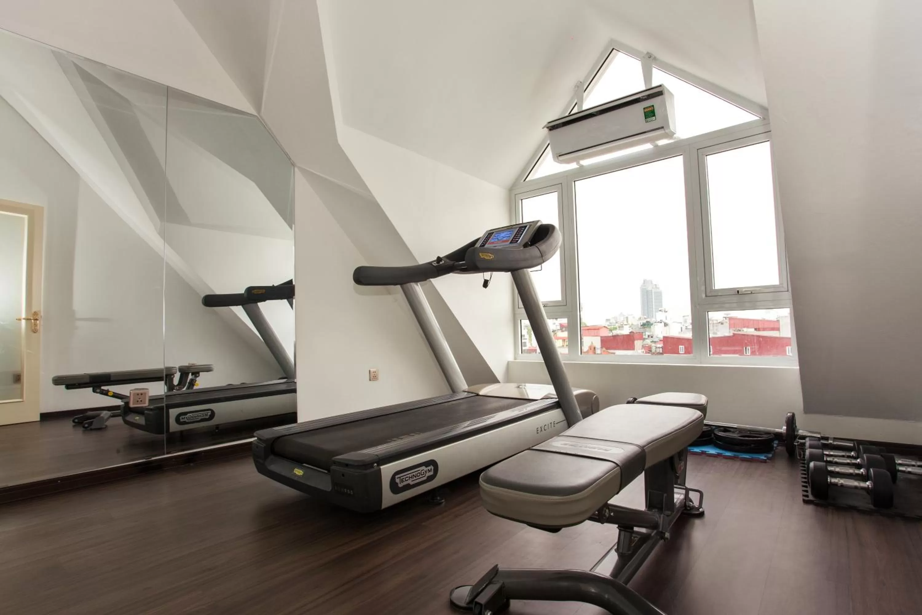 Fitness centre/facilities in Luxury Old Quarter Hotel & Gym