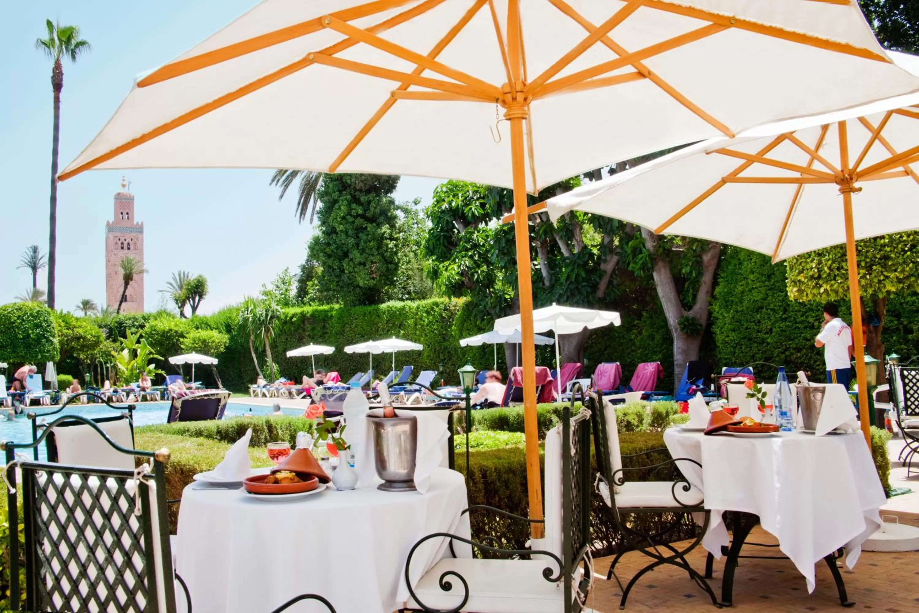 Restaurant/places to eat in Chems Hotel