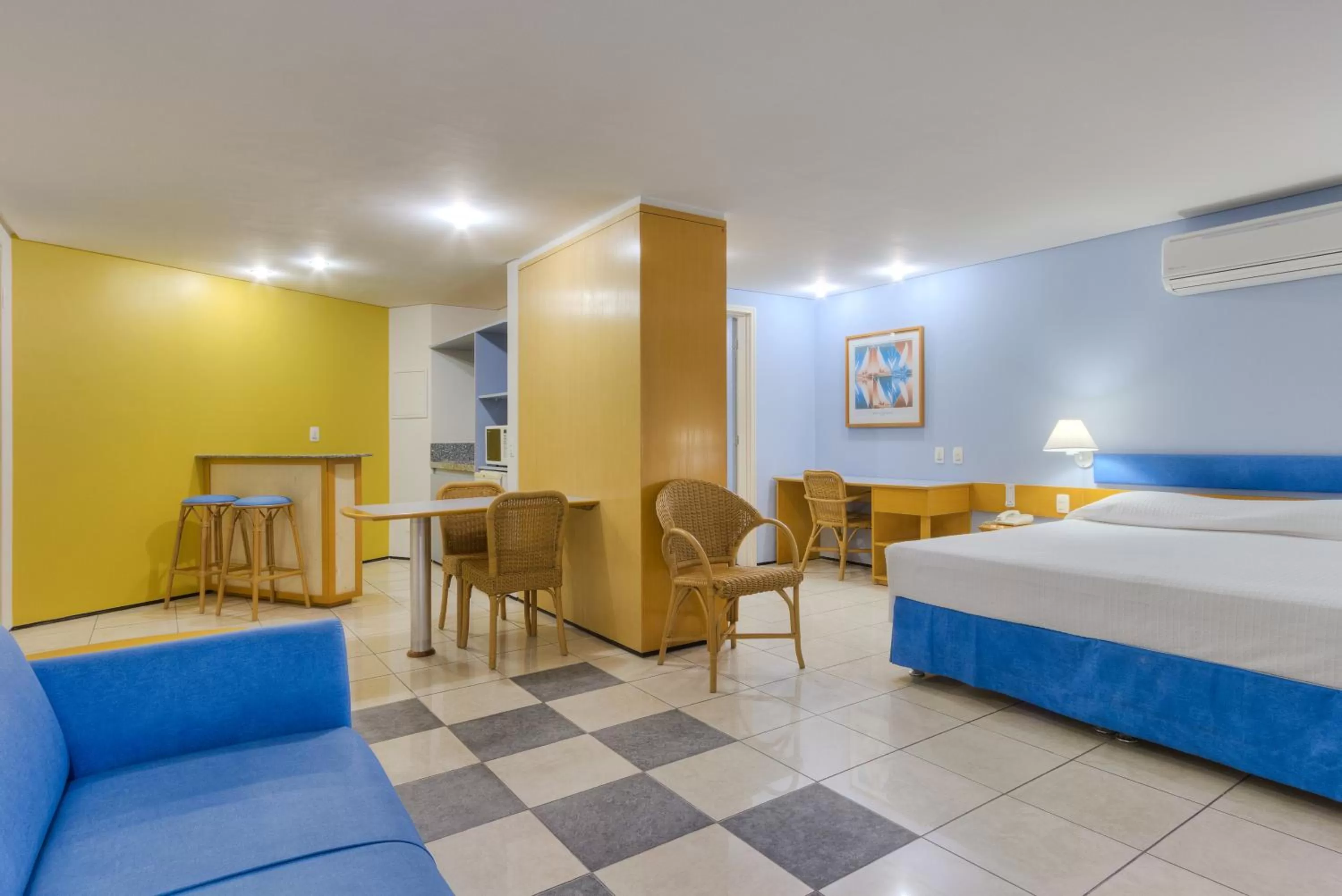 Photo of the whole room, Bed in Iate Plaza Hotel