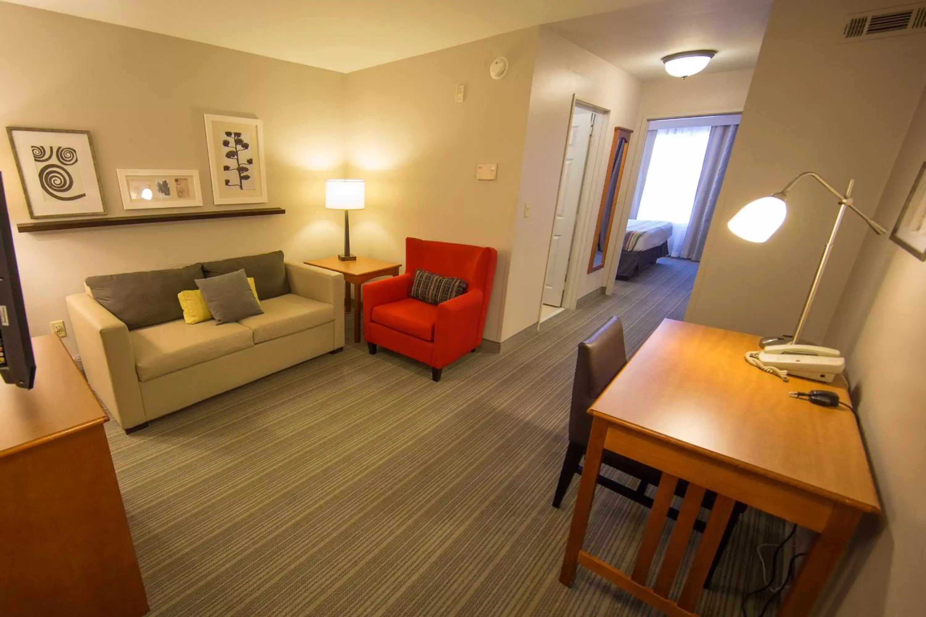 Seating Area in Country Inn & Suites by Radisson, Portage, IN