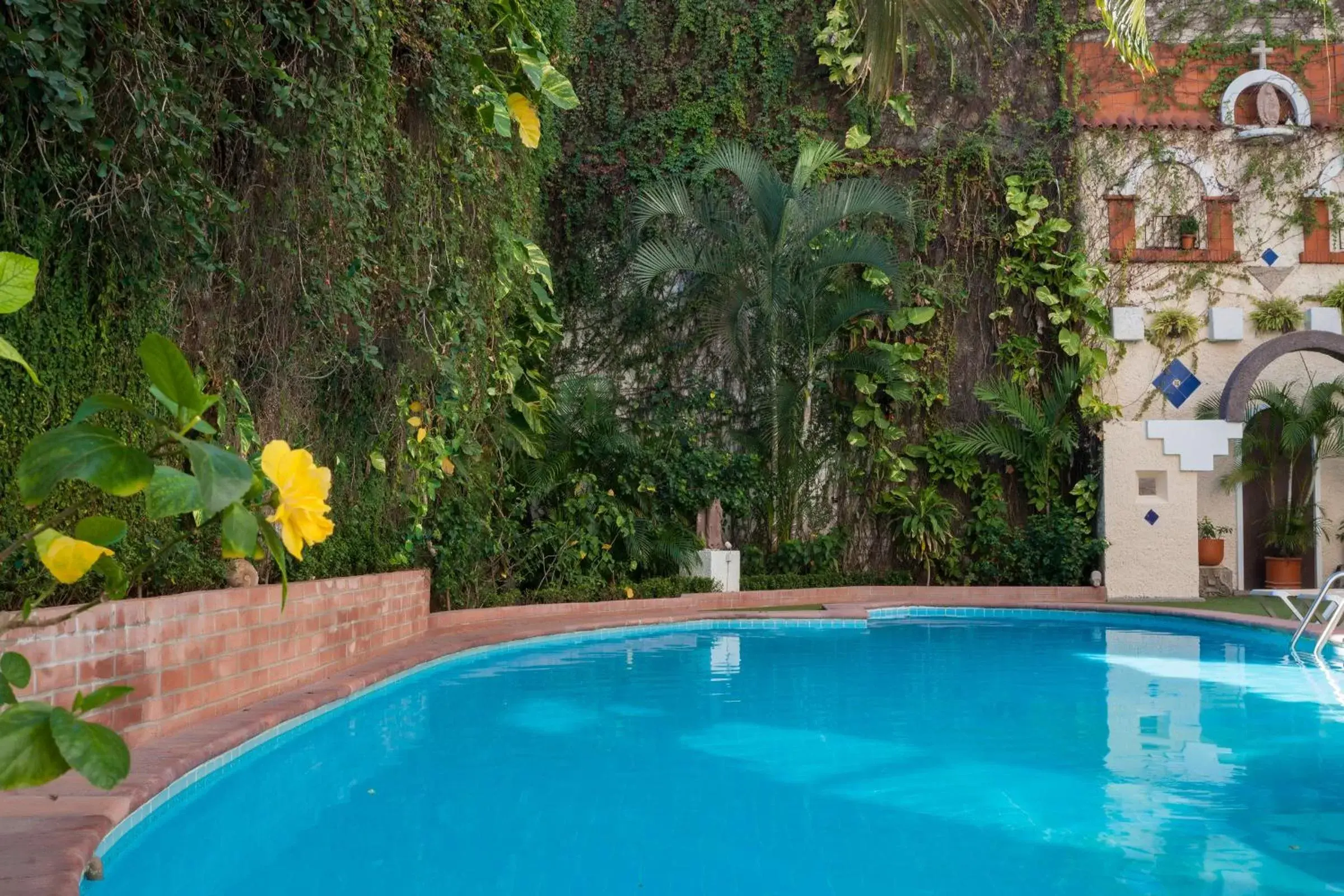 Swimming Pool in Los Arcos Suites