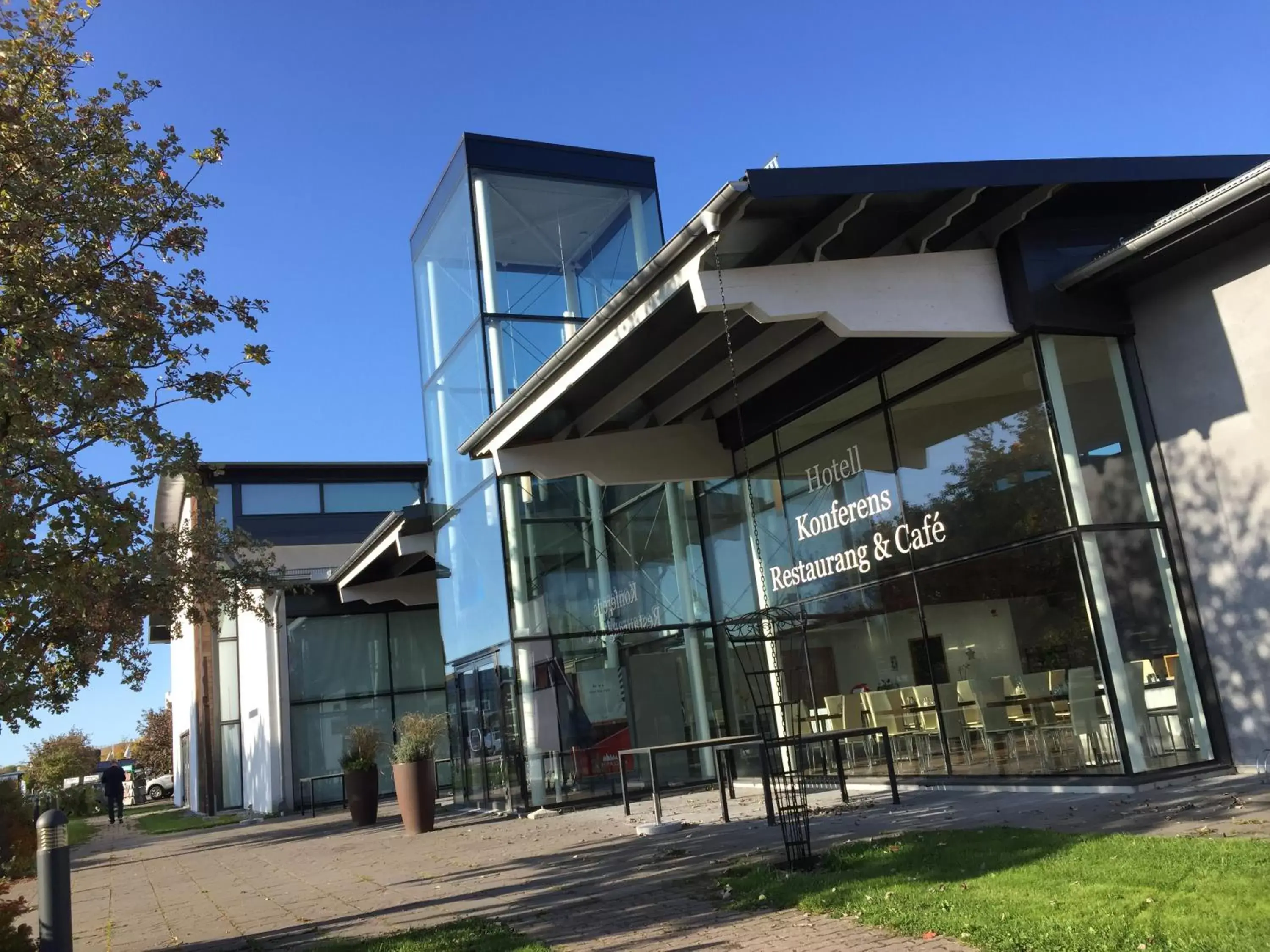 Facade/entrance, Property Building in Kompassen