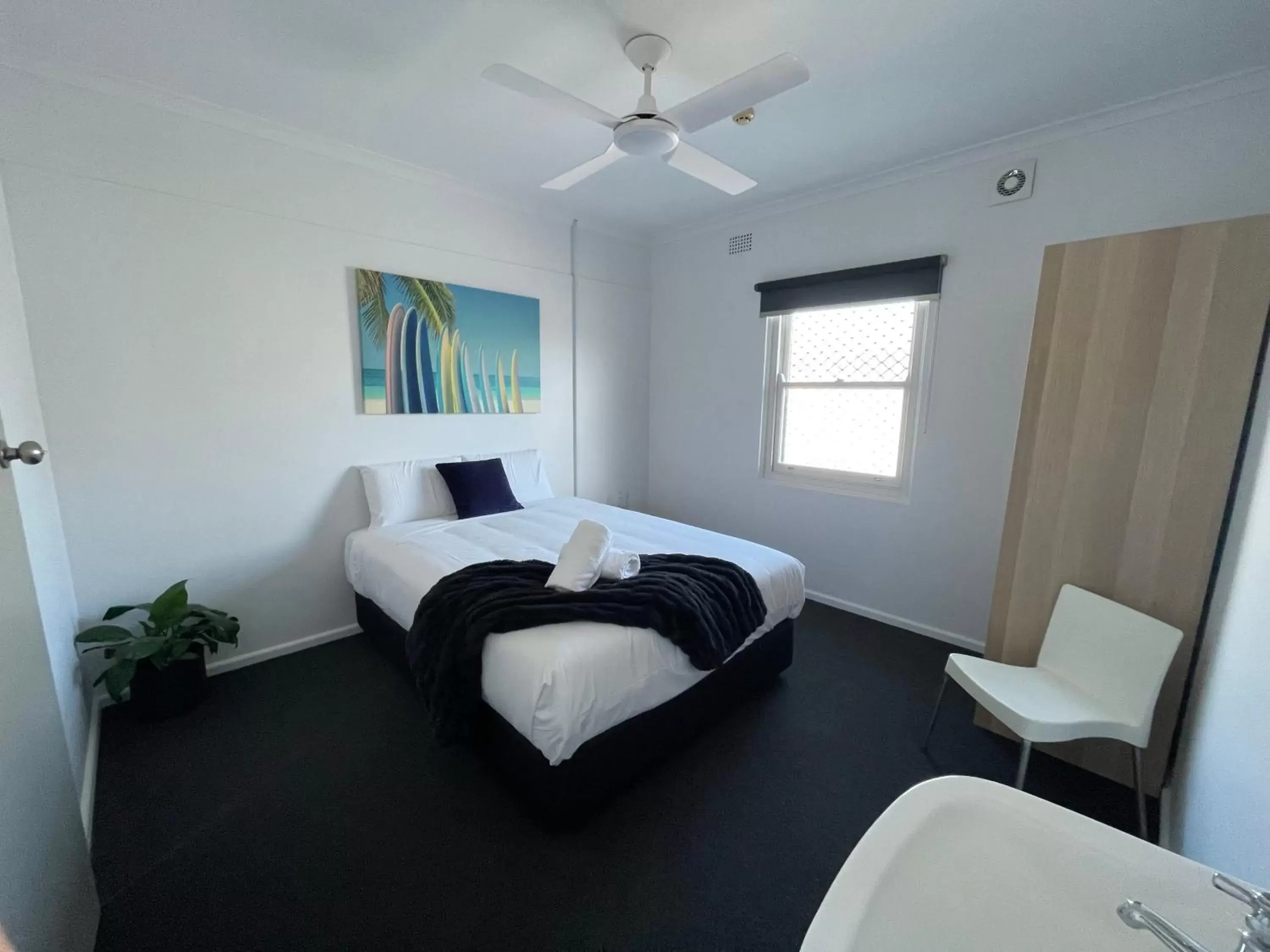 Bedroom, Bed in Plantation Hotel Coffs Harbour
