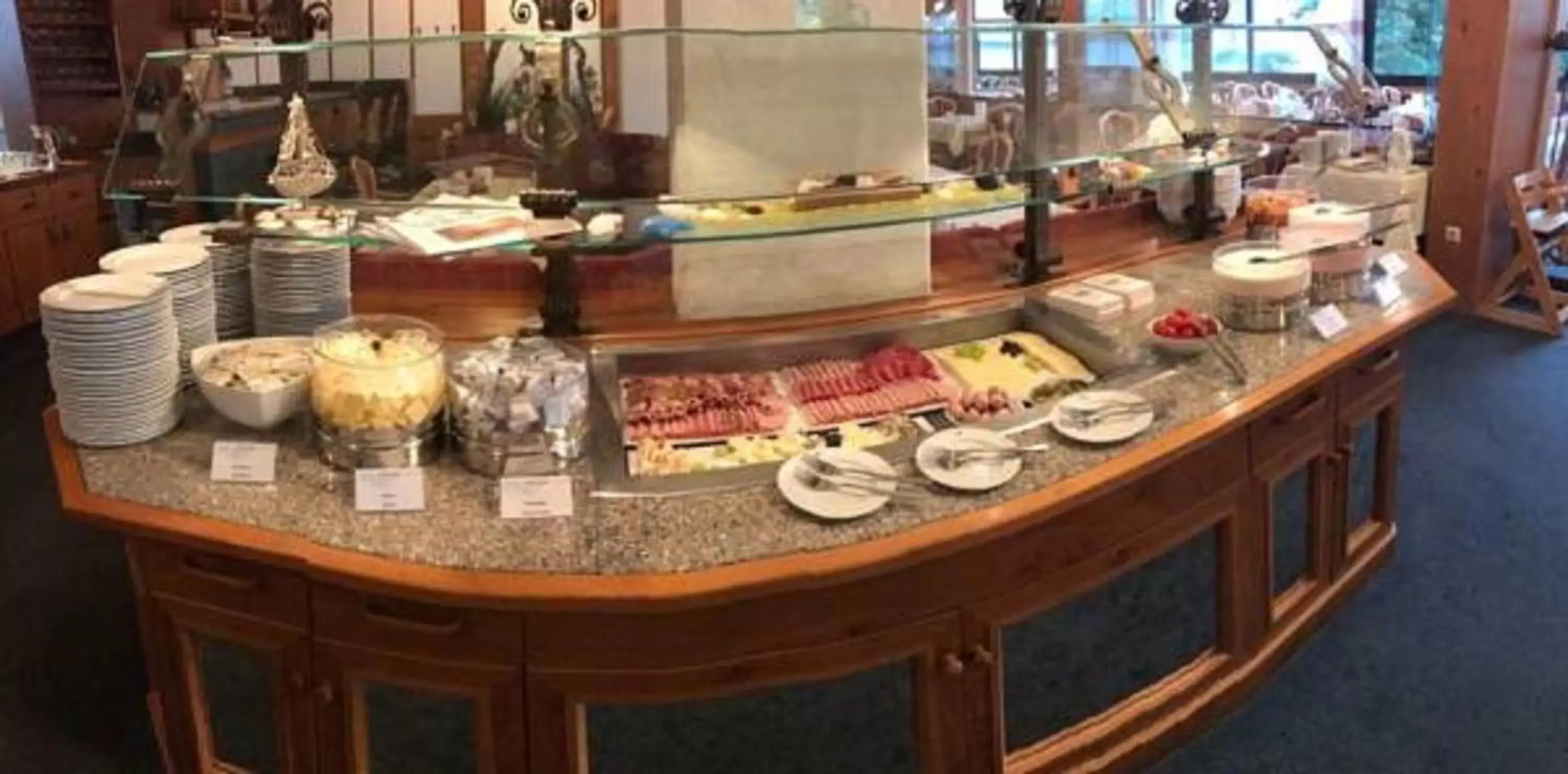 Buffet breakfast in PLAZA Hotel Föhr am Bodensee