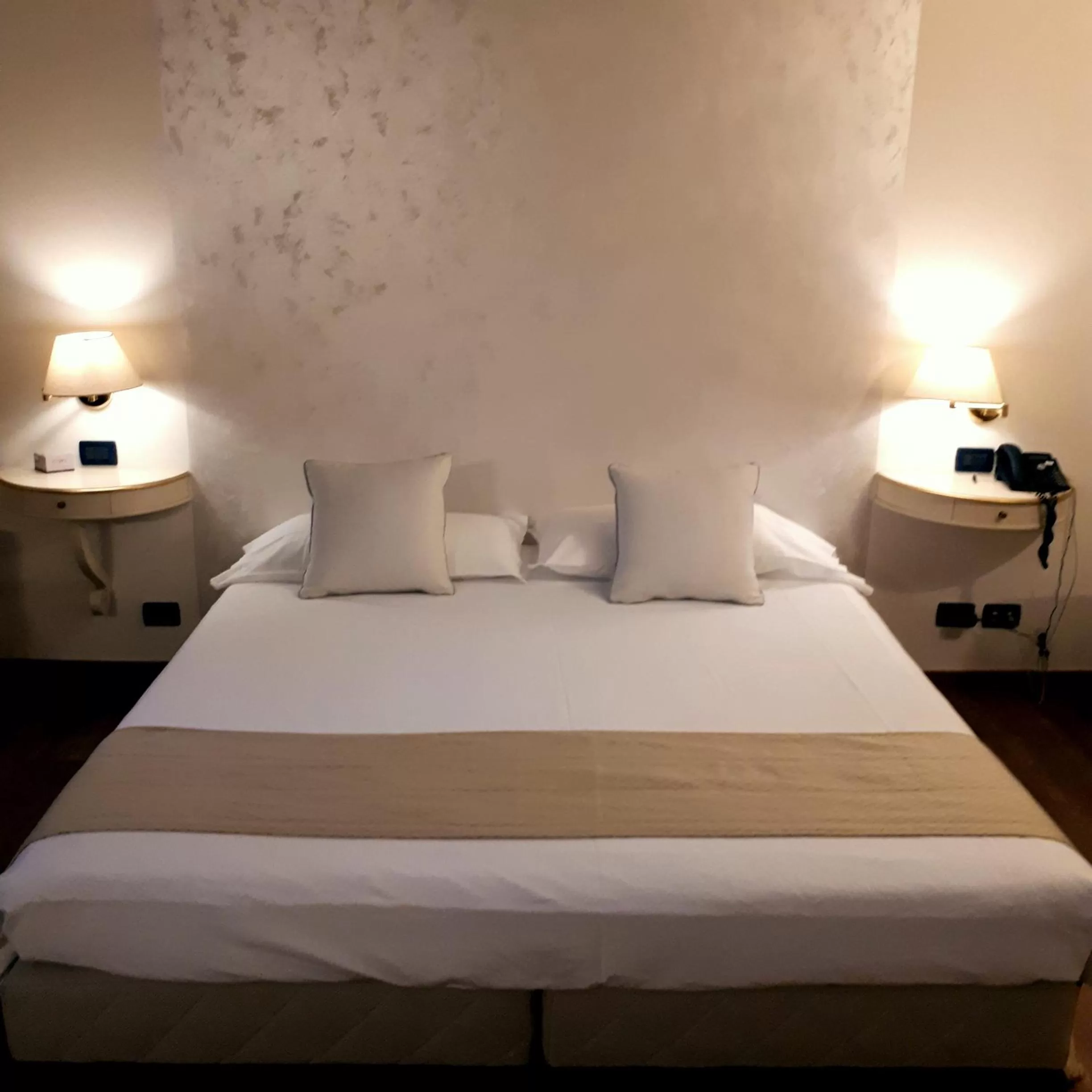 Photo of the whole room, Bed in Cà Doge