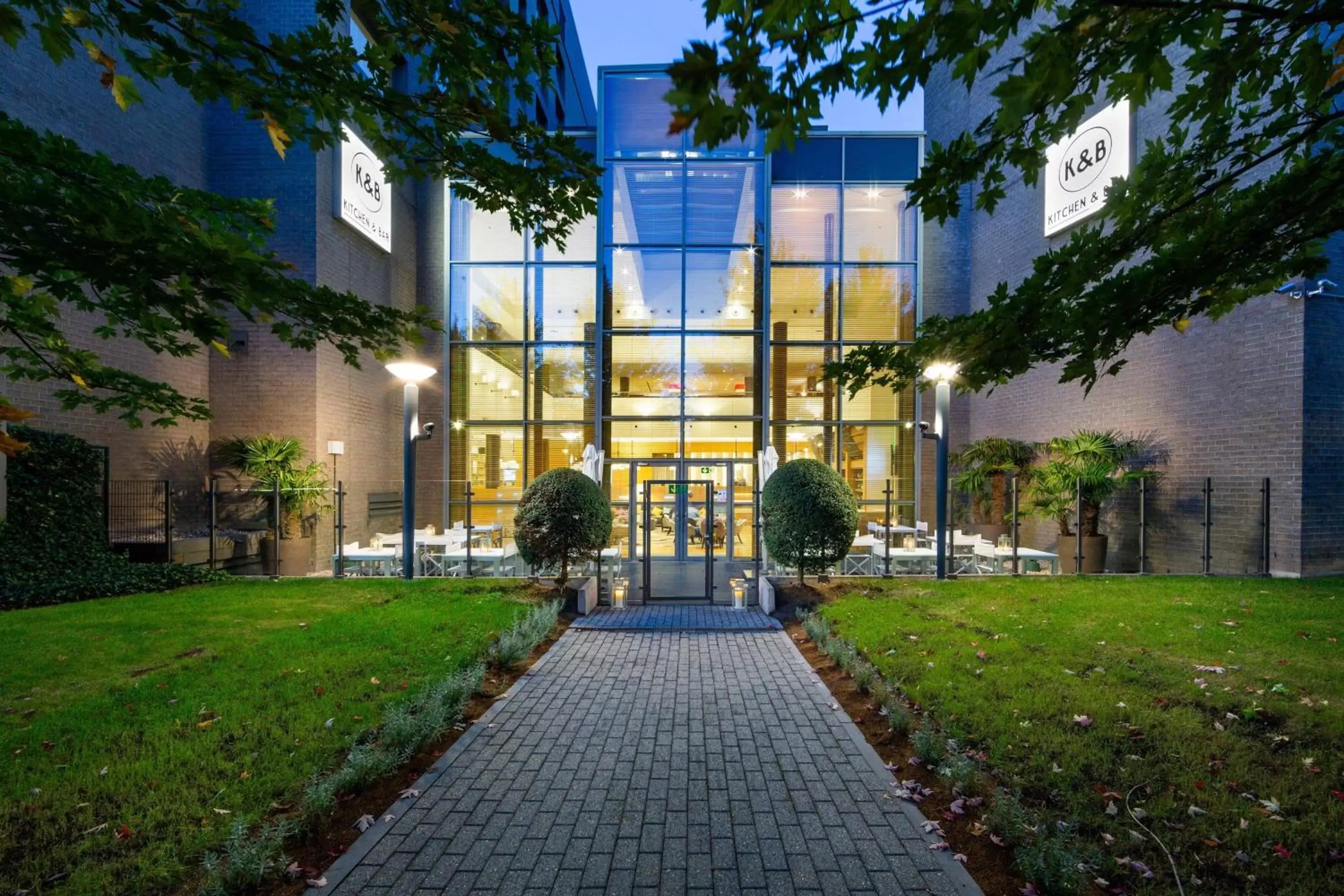 Kitchen or kitchenette, Property Building in Courtyard By Marriott Brussels