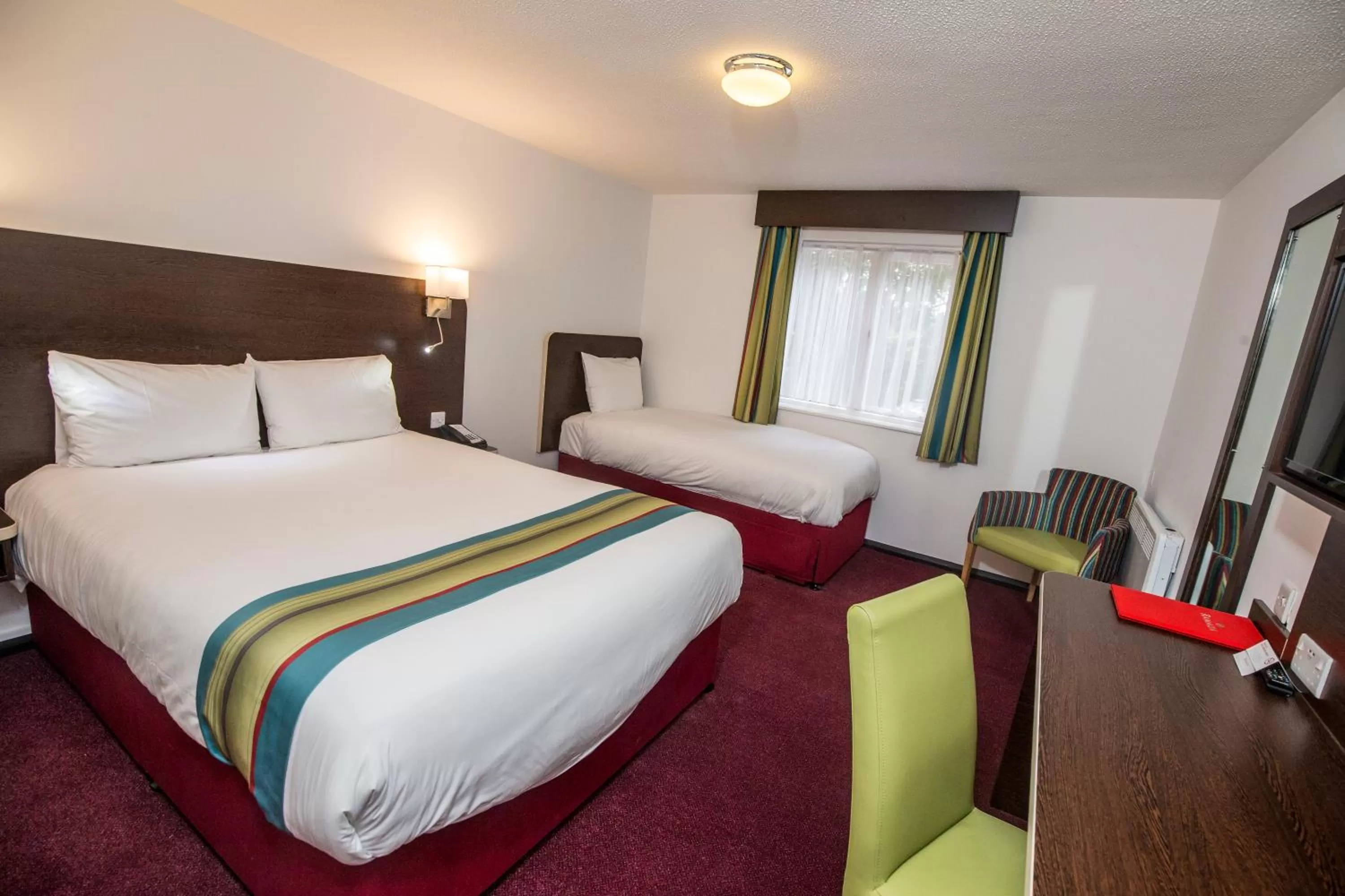 Photo of the whole room, Bed in Ramada London South Mimms