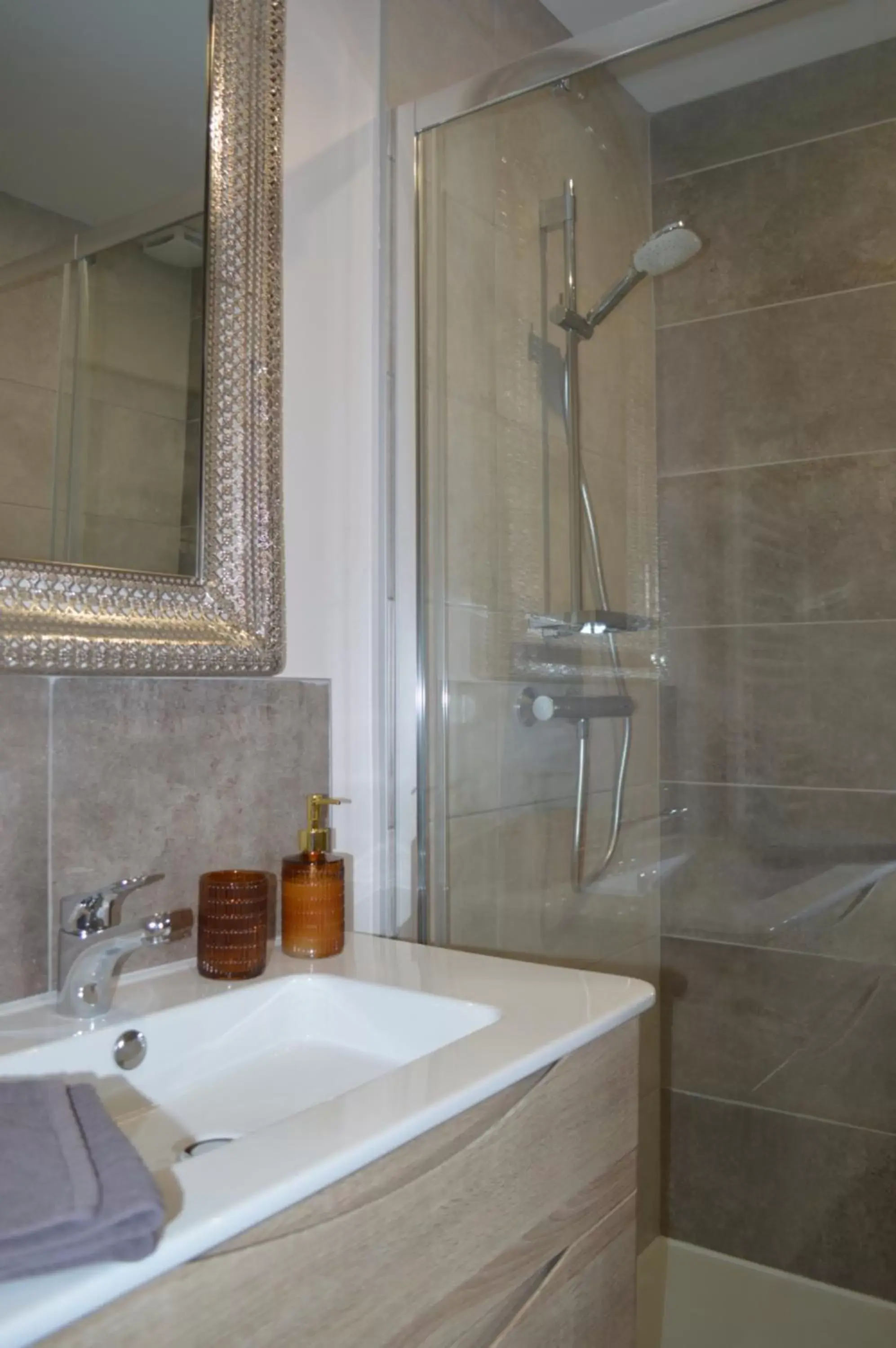 Shower, Bathroom in La Pichonnière