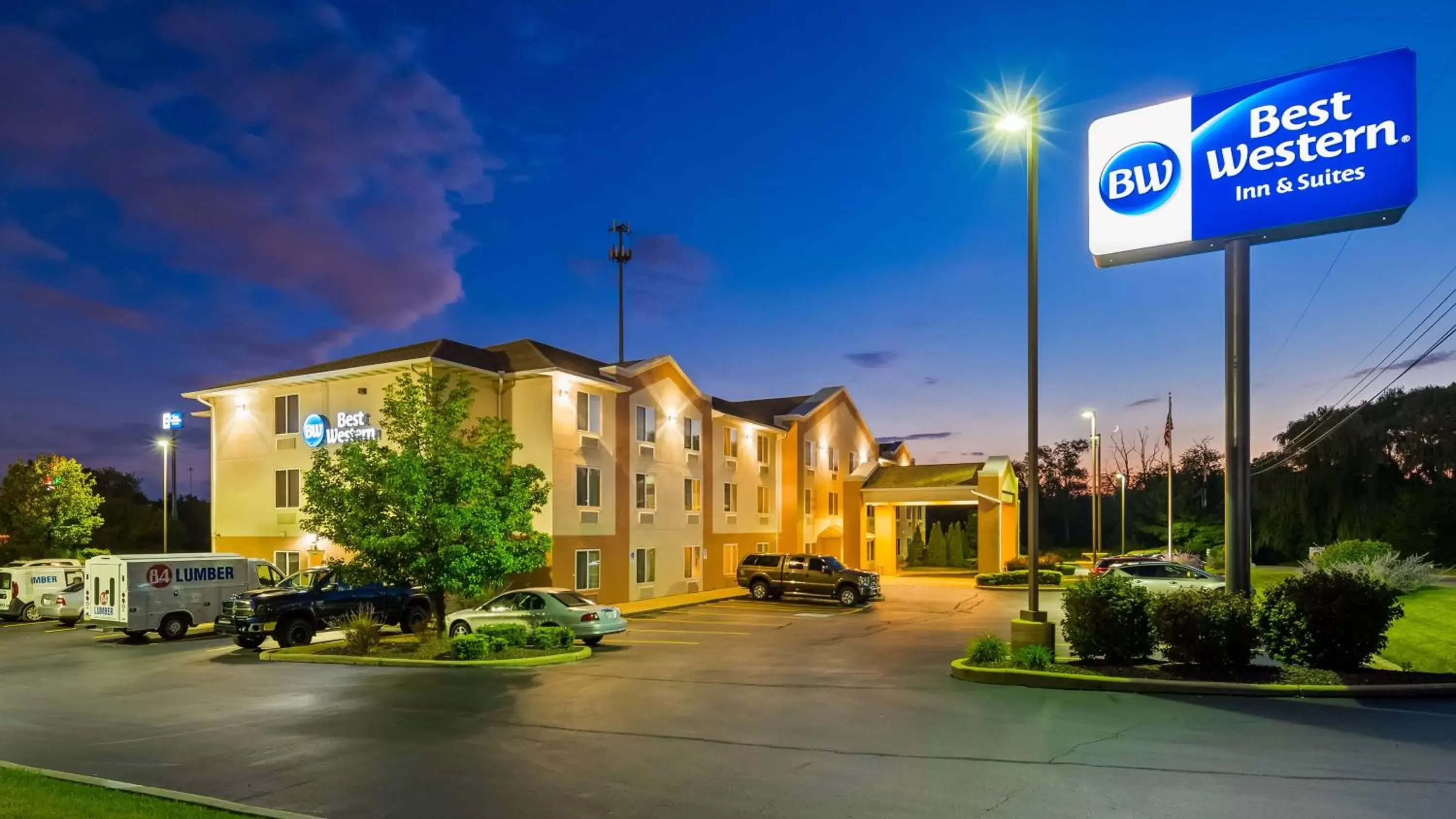 Property building in Best Western Penn-Ohio Inn & Suites