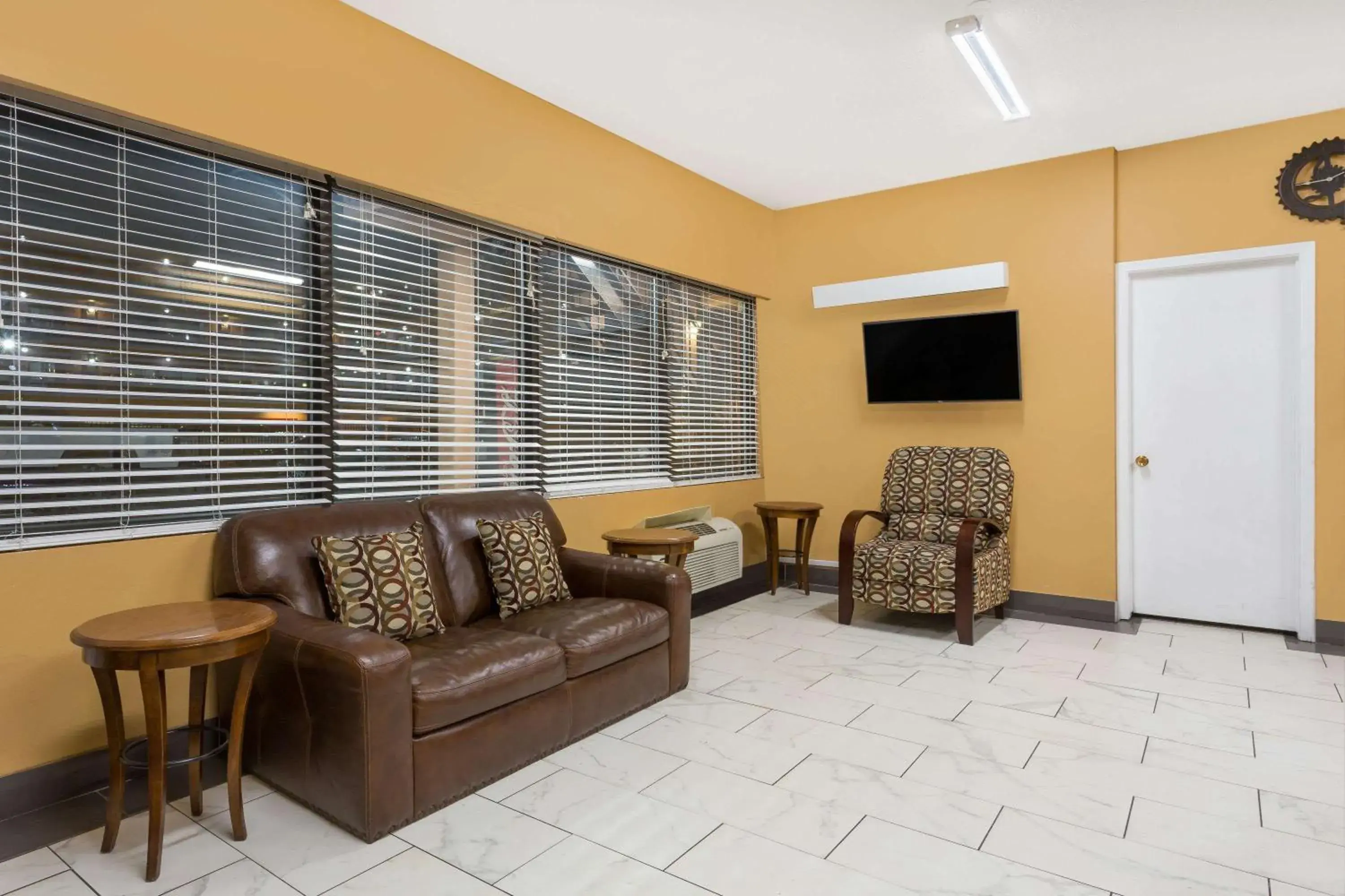 Lobby or reception, Seating Area in Travelodge by Wyndham Reno