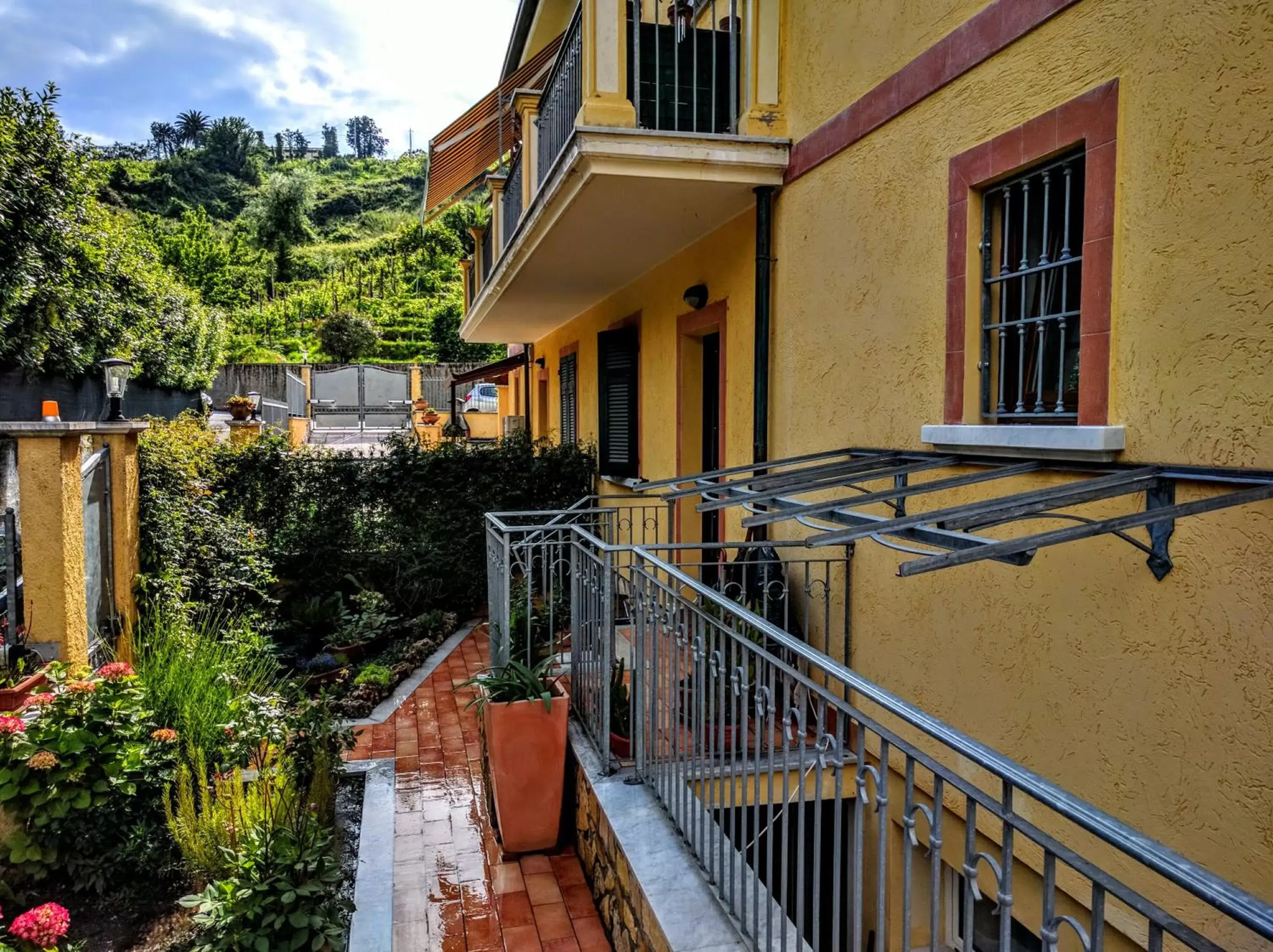 Facade/entrance, Patio/Outdoor Area in Sally's B&B