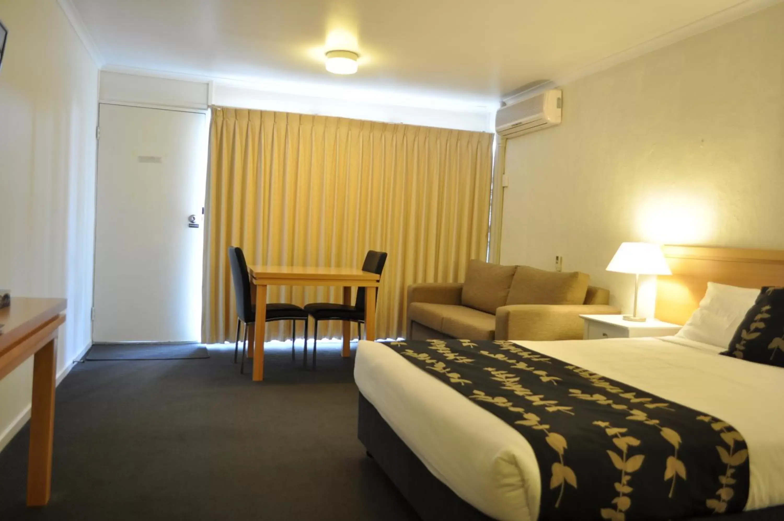 Bed in Albury Burvale Motor Inn