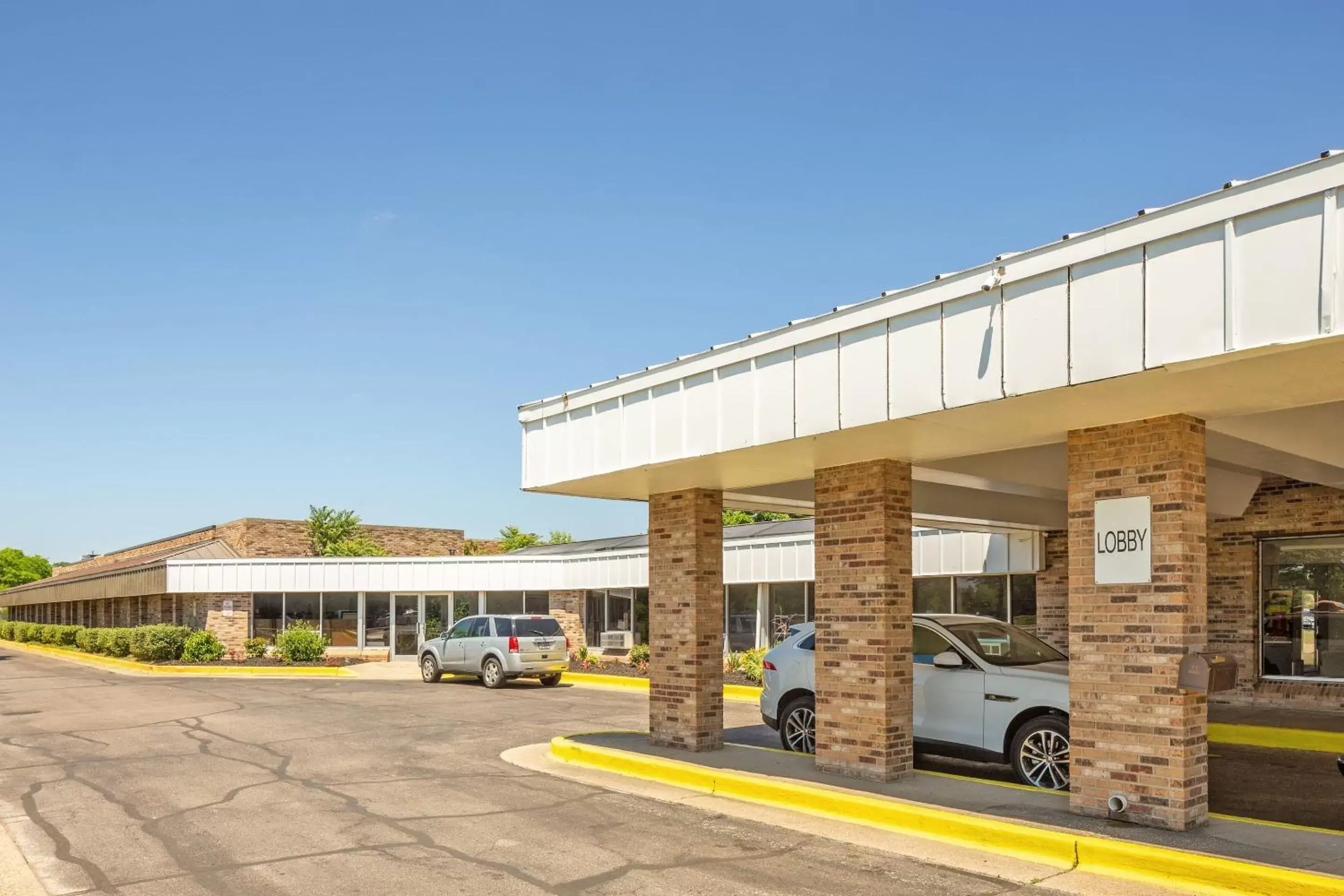 On site, Facade/Entrance in OYO Hotel Mona Lake Muskegon