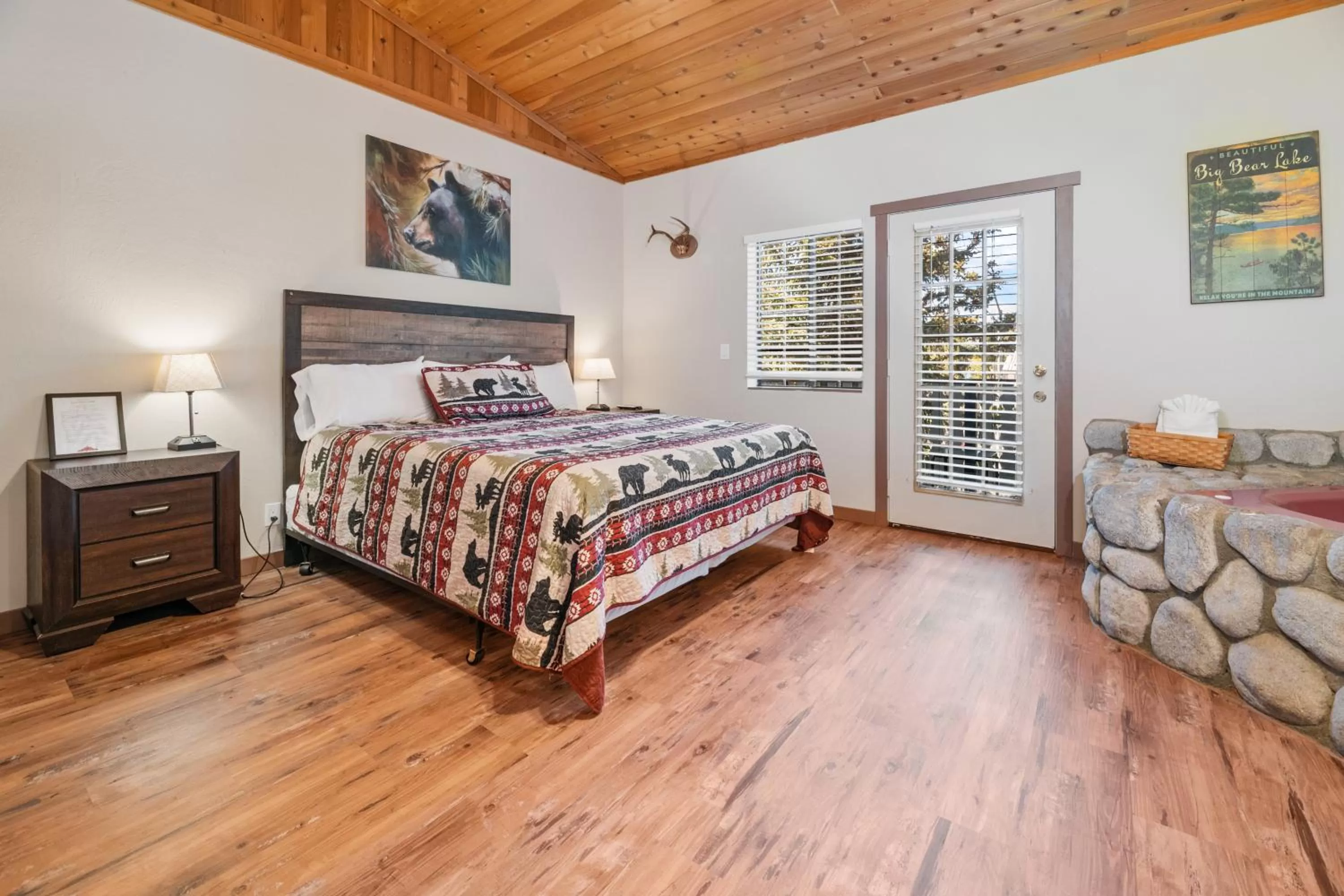 Photo of the whole room, Bed in Black Forest Lodge