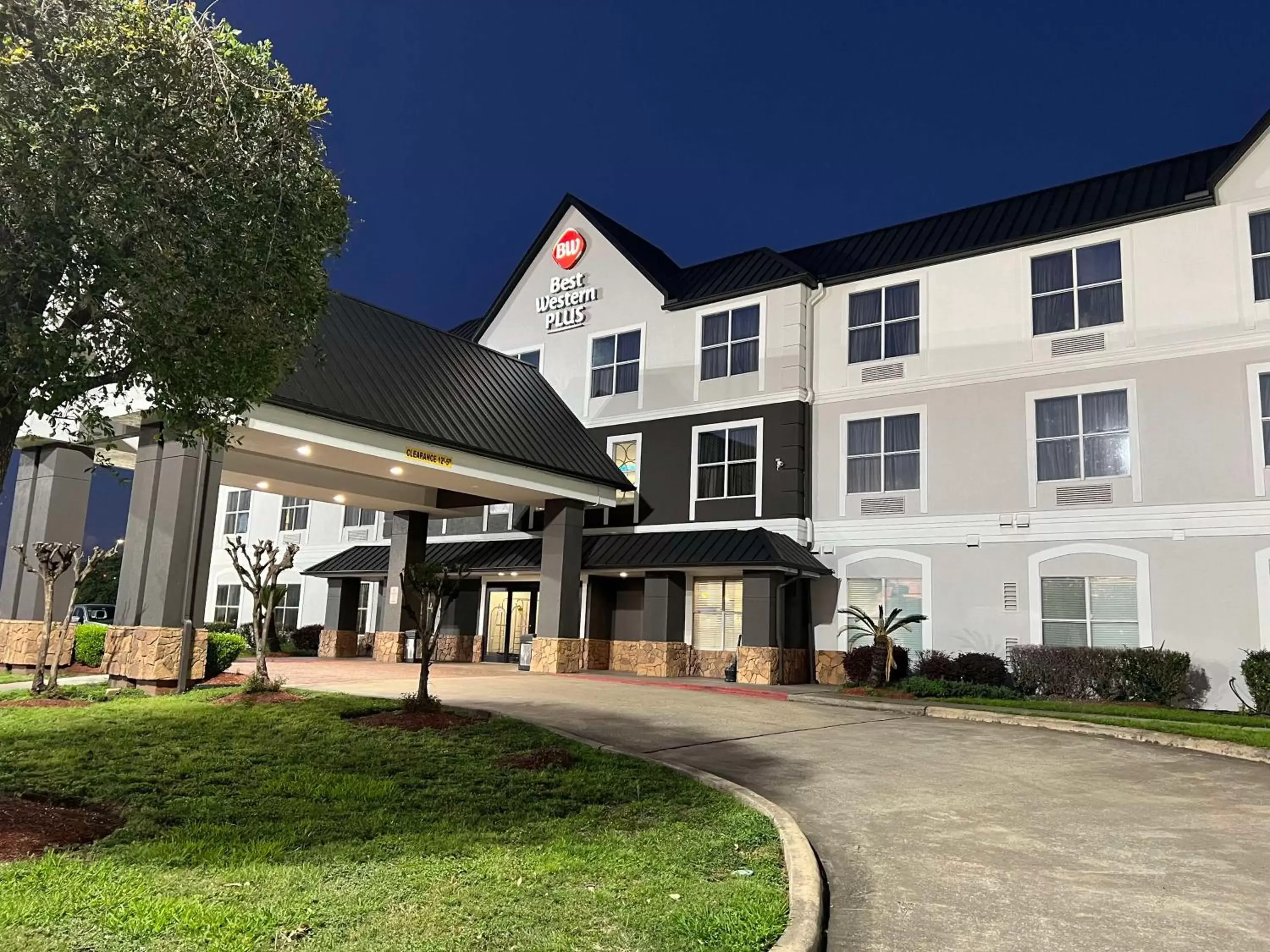Property Building in Best Western PLUS Hobby Airport Inn and Suites