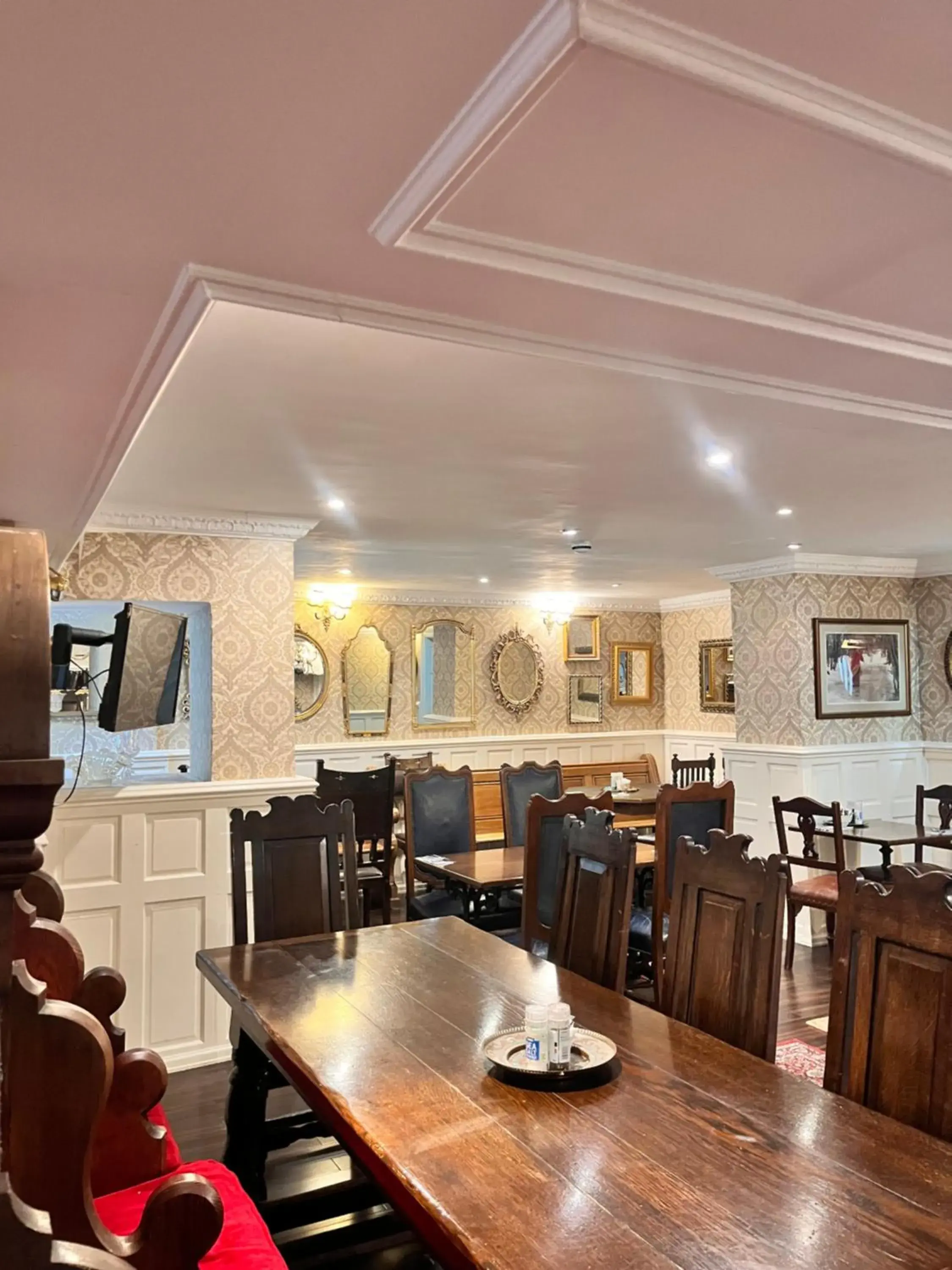 Lounge or bar, Restaurant/Places to Eat in Rose Tor Hotel