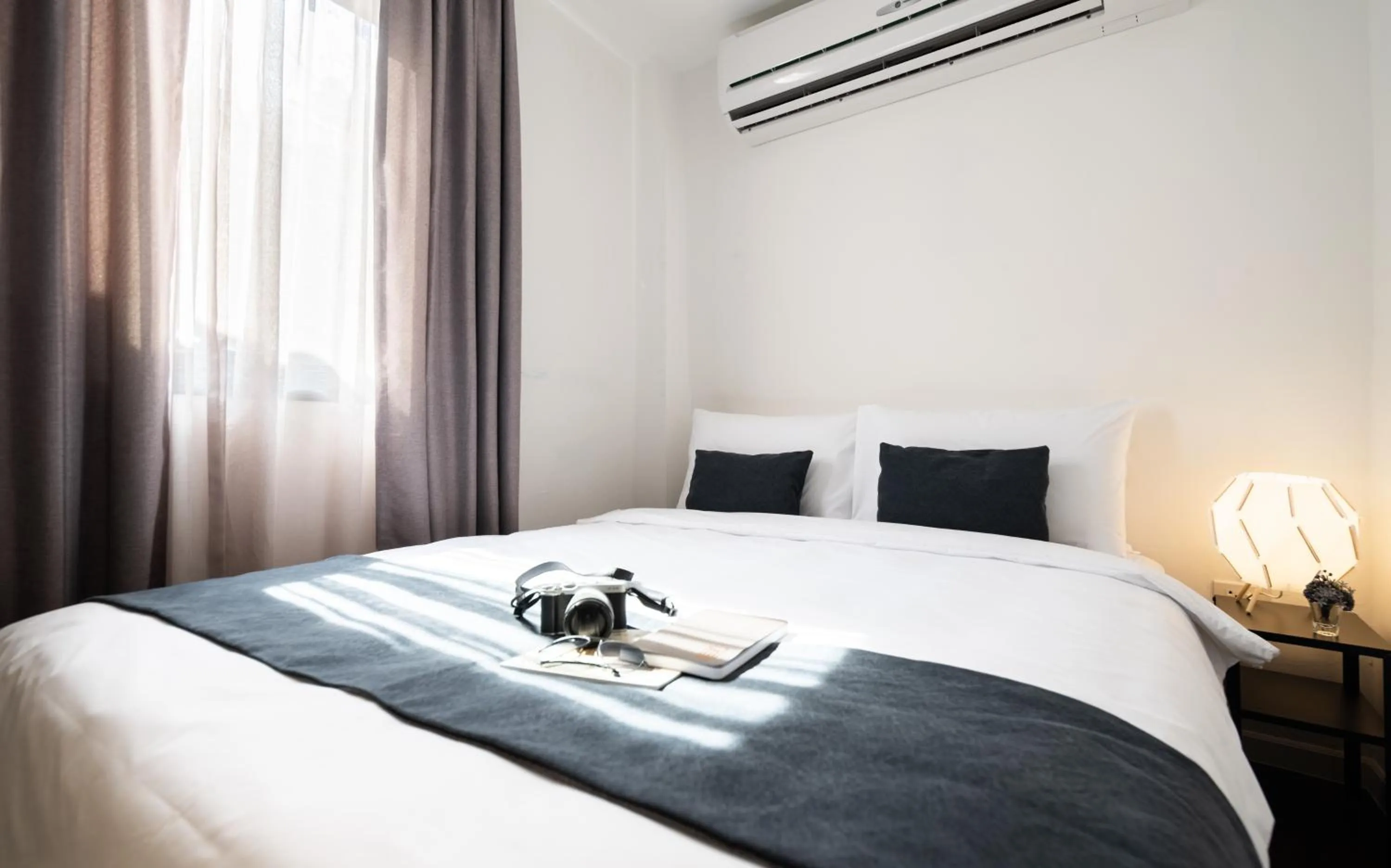 Bed in Warm Window Silom