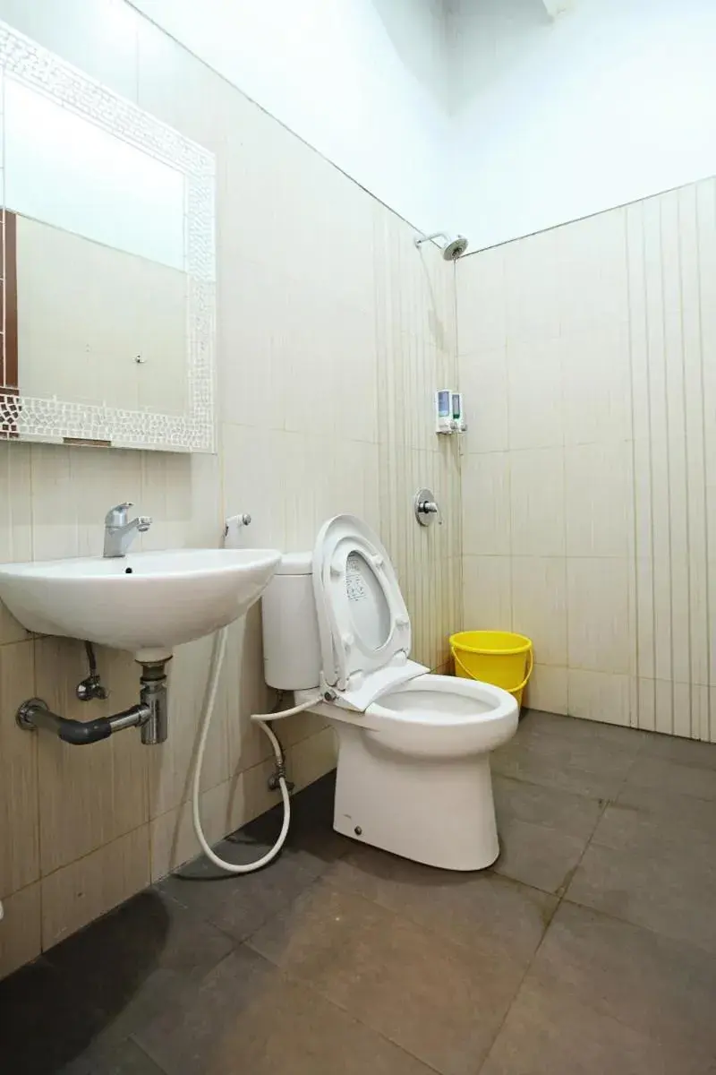 Bathroom in de' Halimun Guest House                                                                   