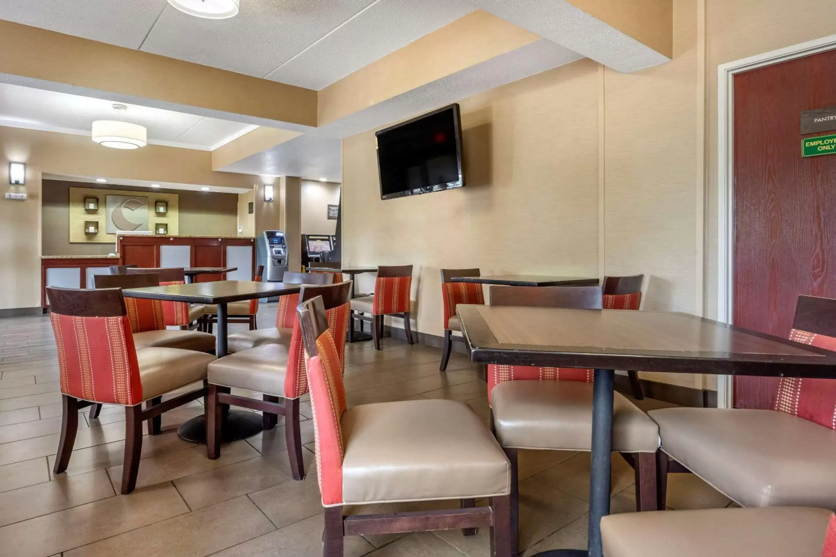 Restaurant/Places to Eat in Comfort Inn Meadowlands