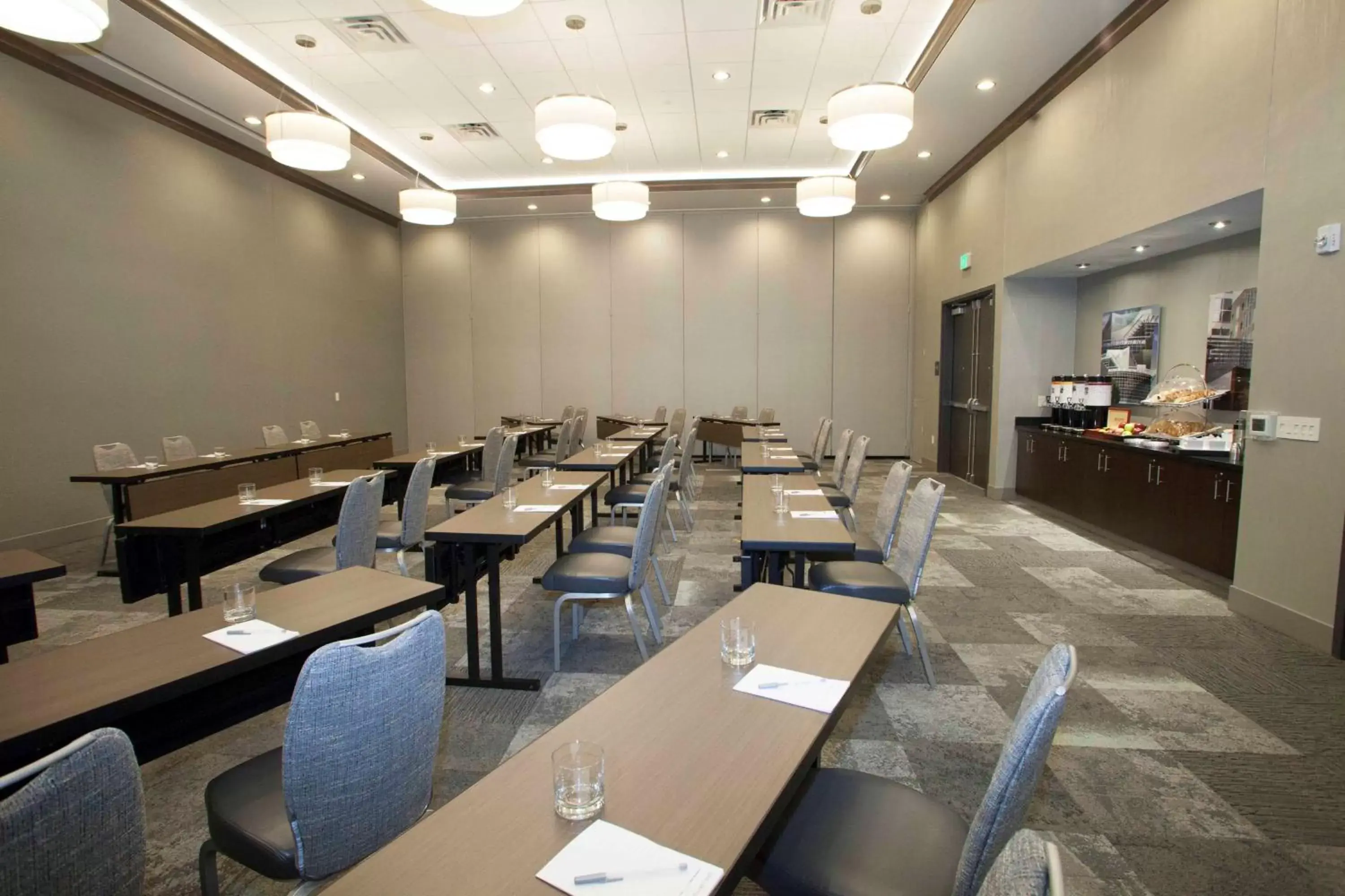 Meeting/conference room, Restaurant/Places to Eat in Hampton Inn & Suites St. Paul Downtown