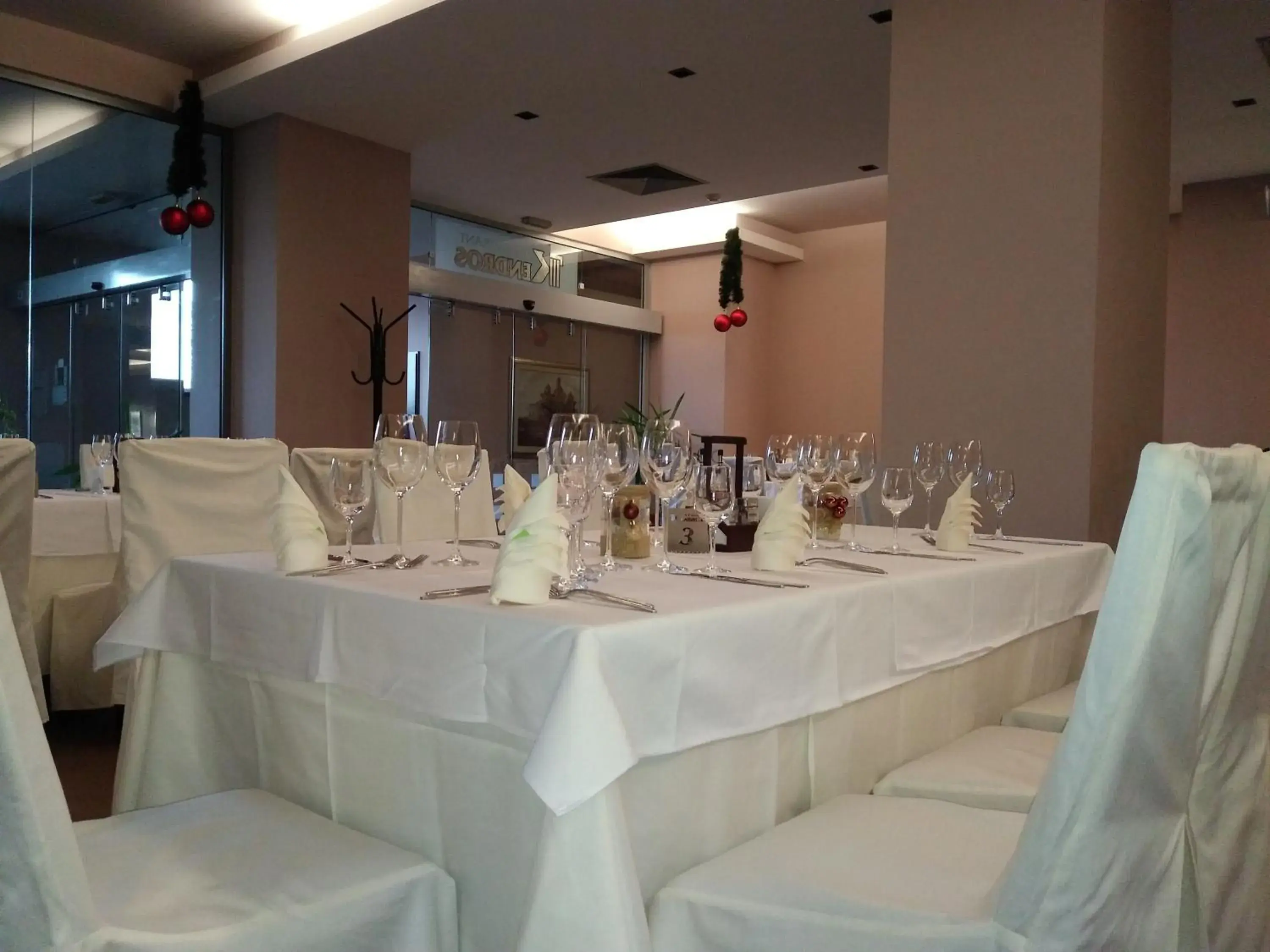 Restaurant/places to eat, Banquet Facilities in Kendros Hotel