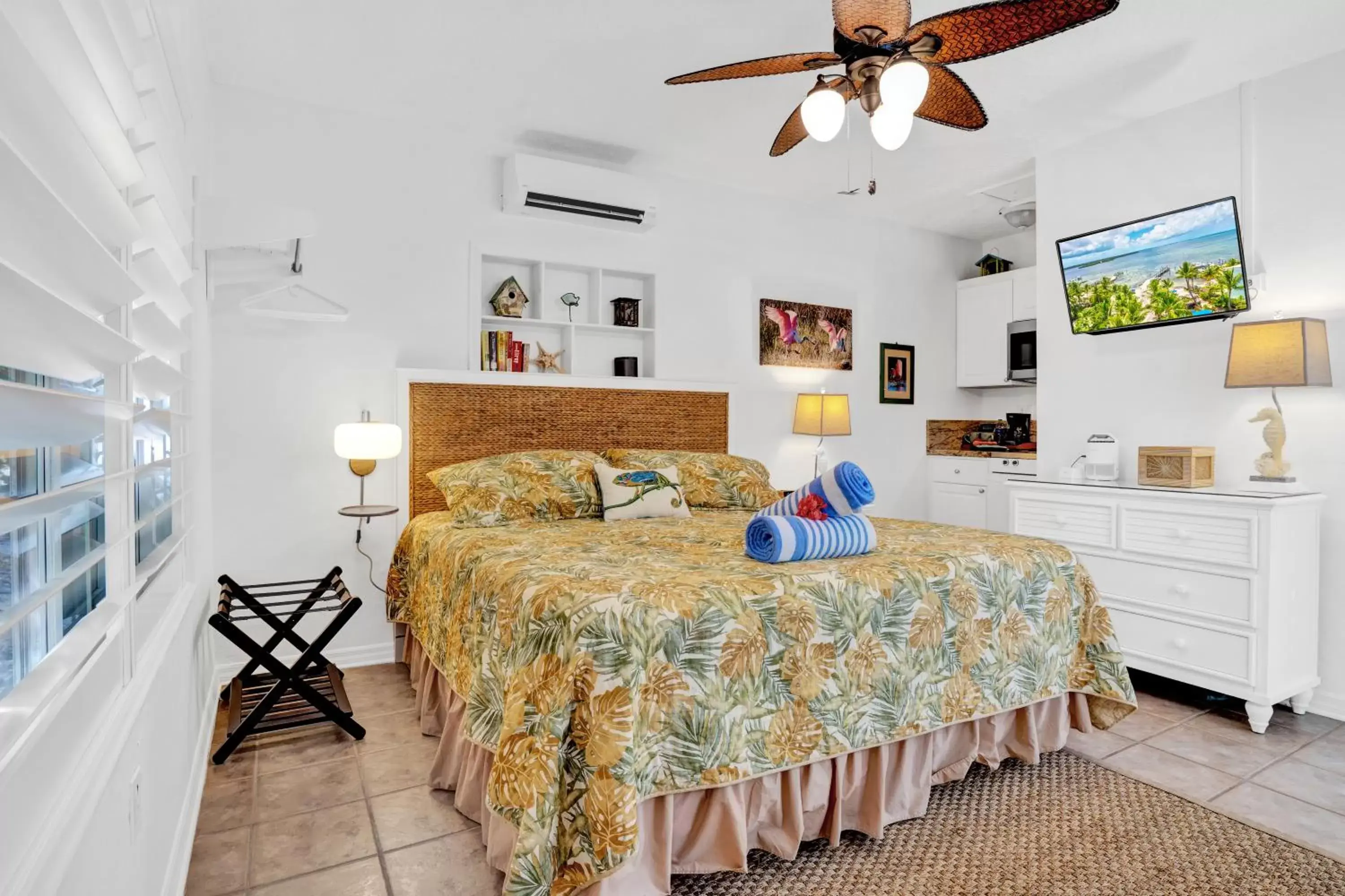 Bedroom, Bed in Island Bay Resort