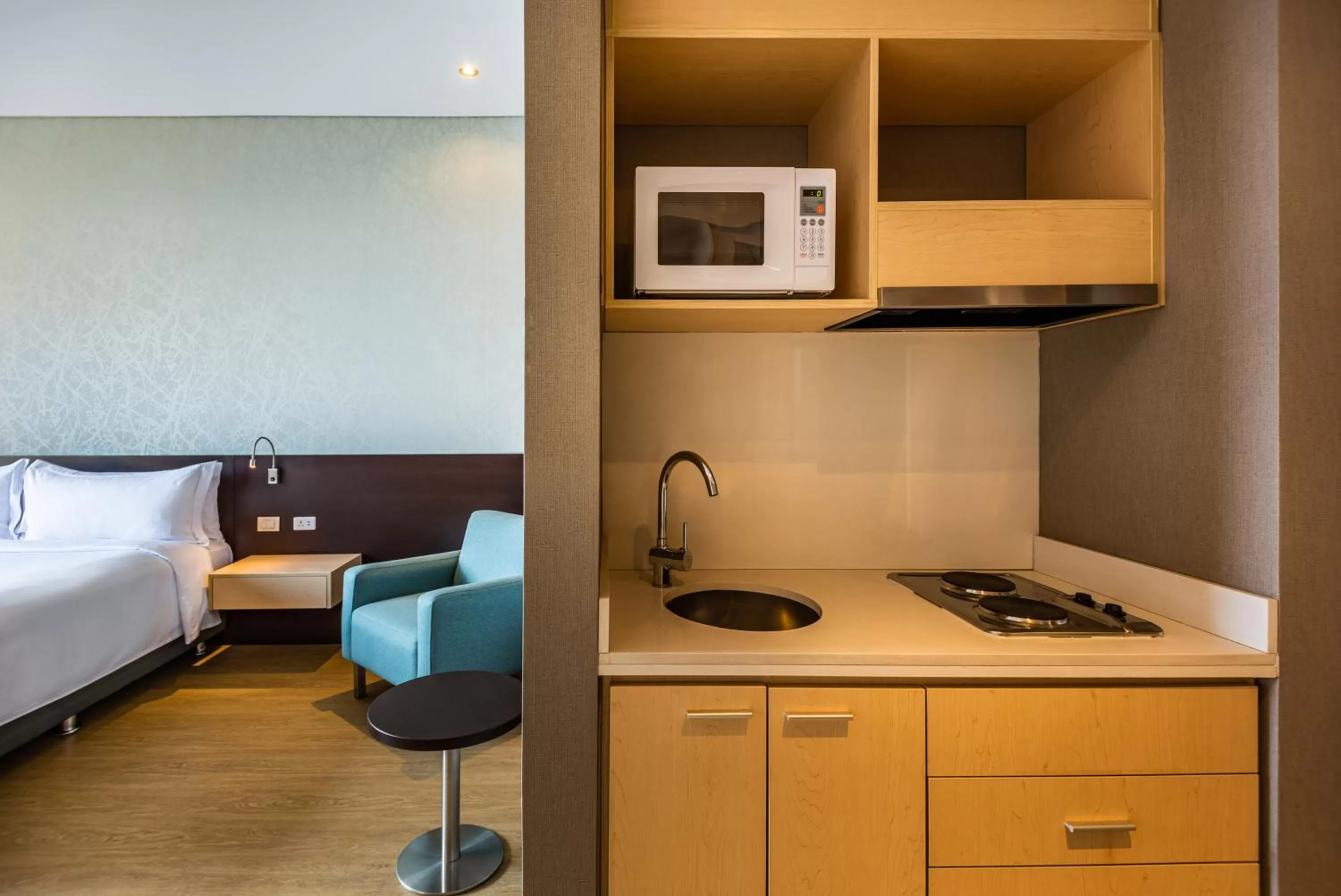 Kitchen or kitchenette, Bed in Hilton DoubleTree Bogotá Salitre AR