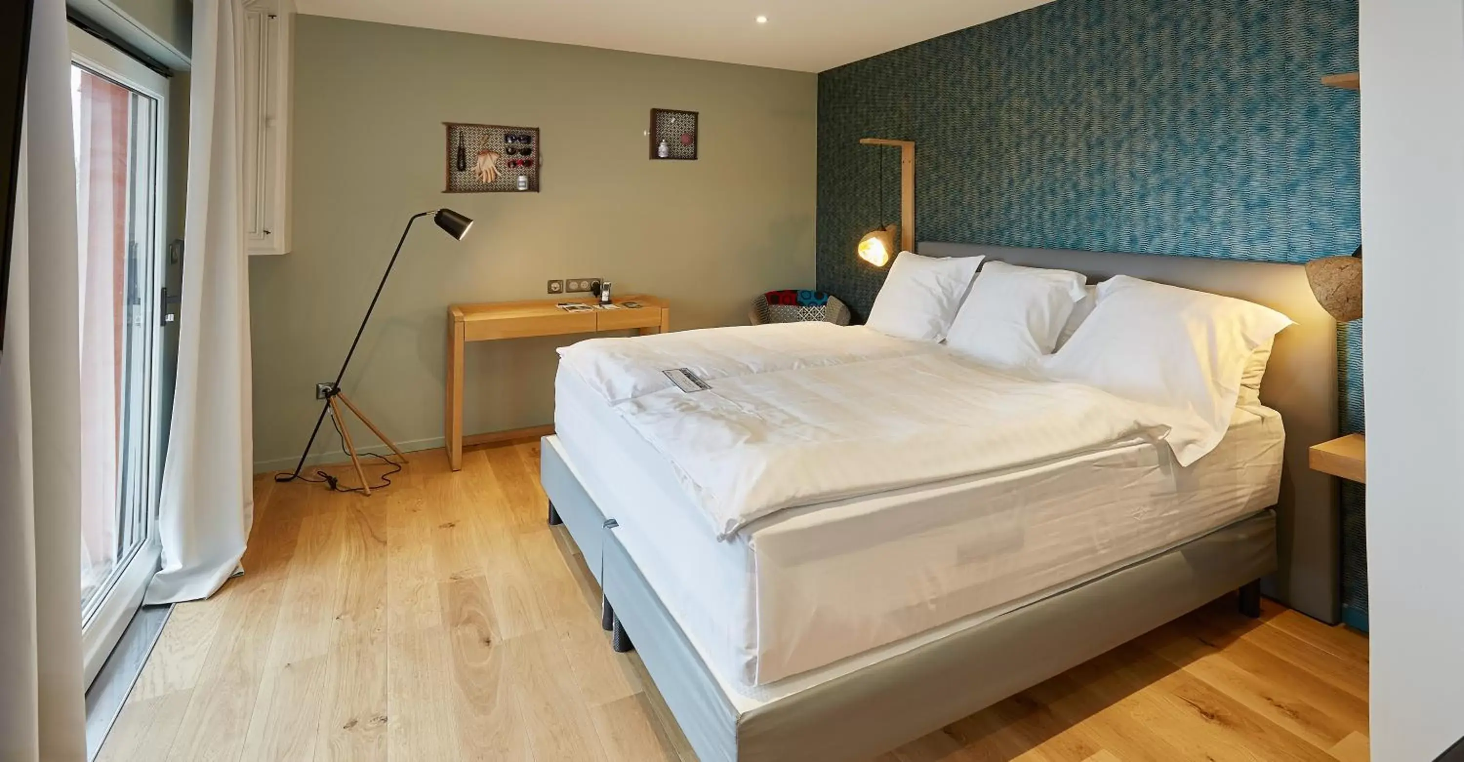 Bed in The Originals Hôtel Le Cise Restaurant Chambres et Suites Bed in The Originals Hôtel Le Cise Restaurant Chambres et Suites