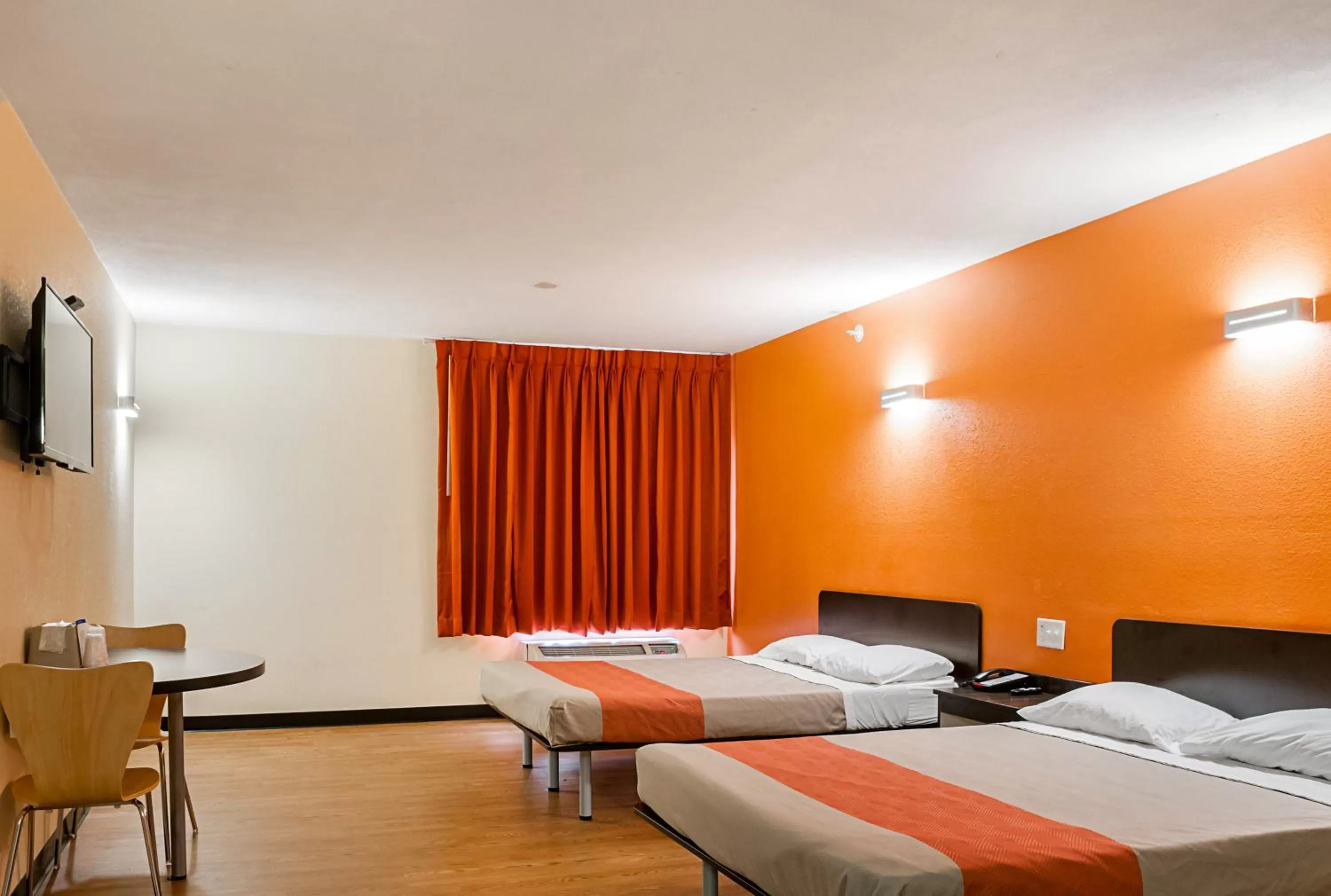 Bedroom, Bed in Motel 6-New Orleans, LA - Near Downtown