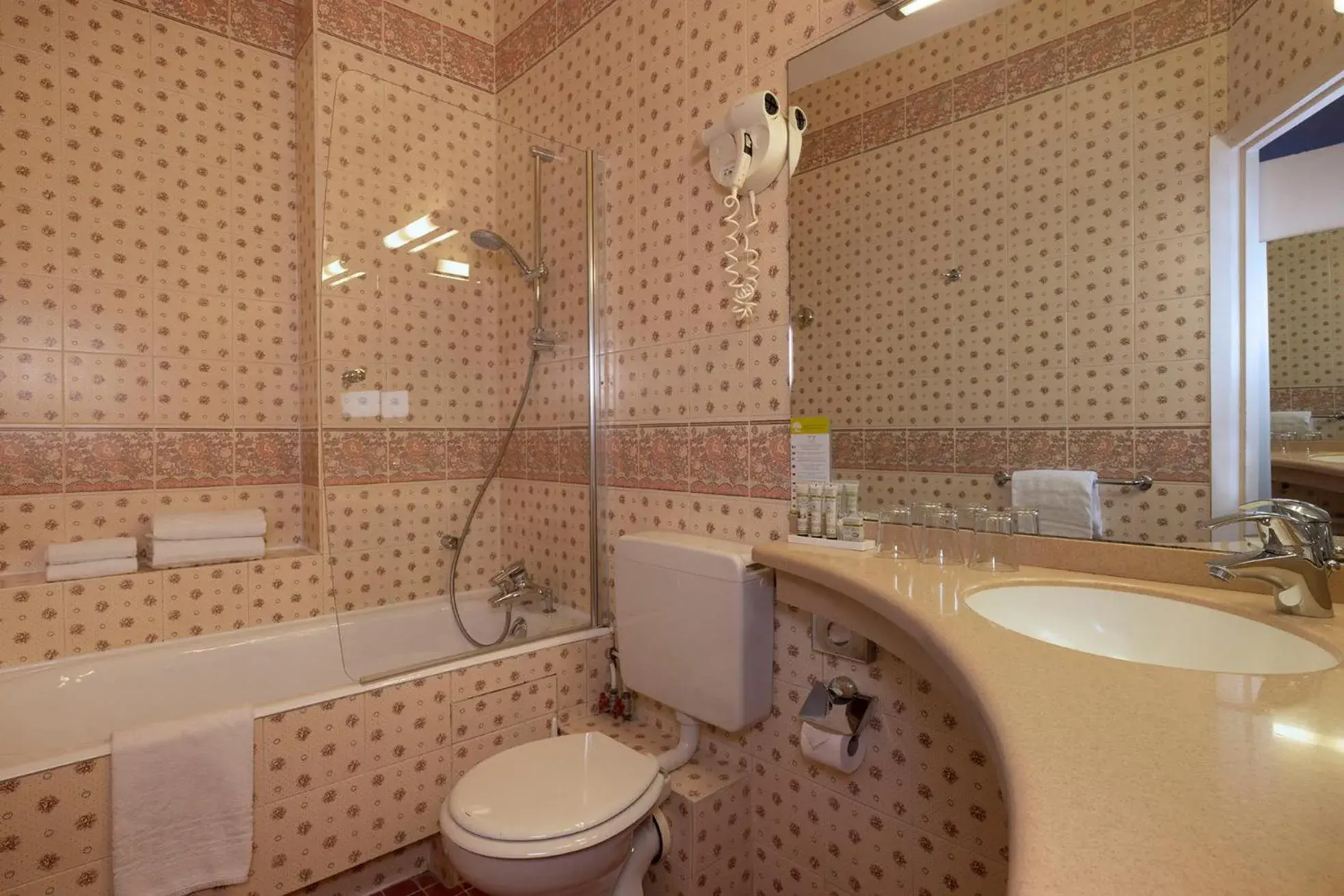 Bathroom in Hotel Clément