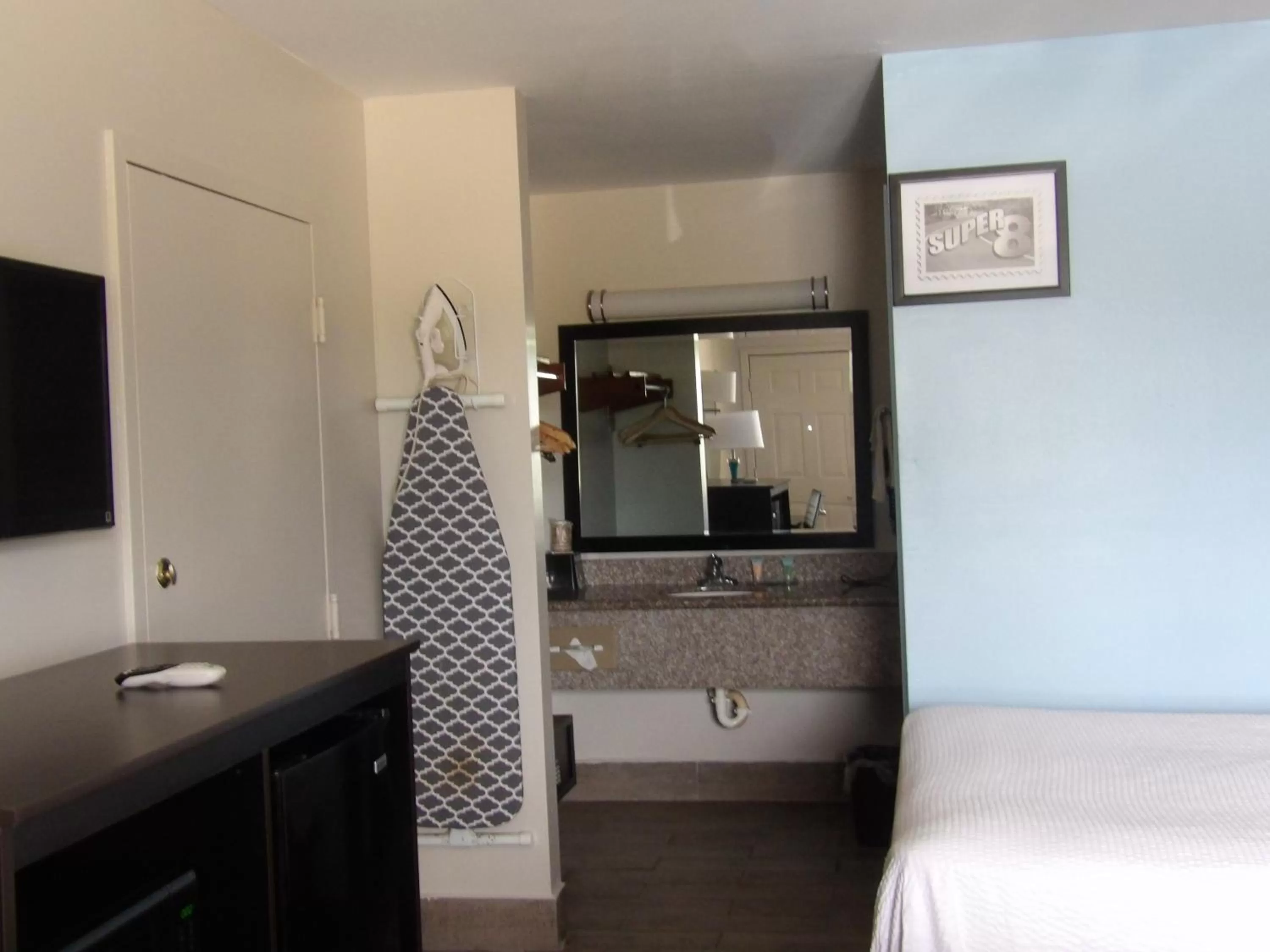 Super 8 by Wyndham Ocean Springs Biloxi