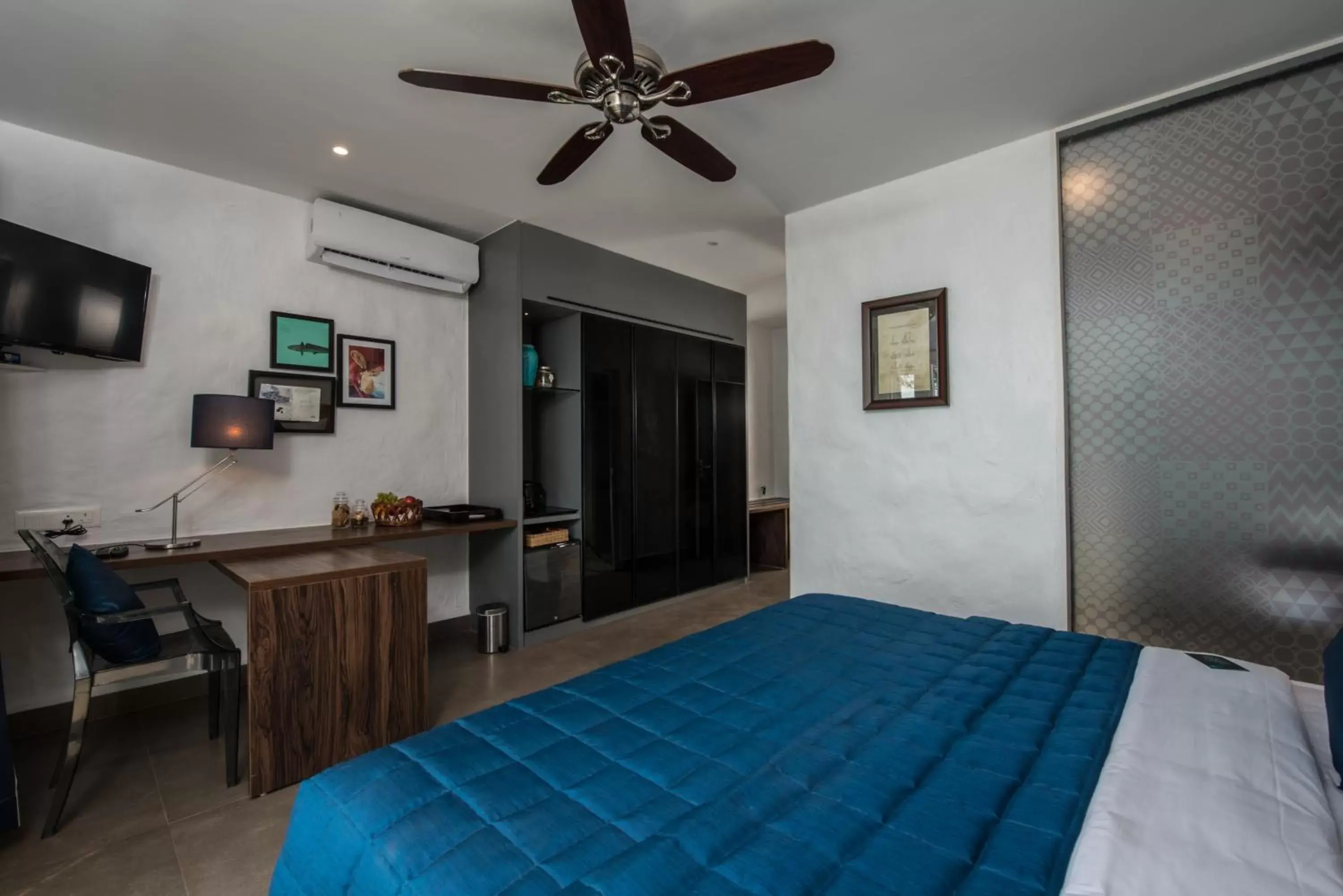 Deluxe Room in Cintacor Island Resort Deluxe Room in Cintacor Island Resort