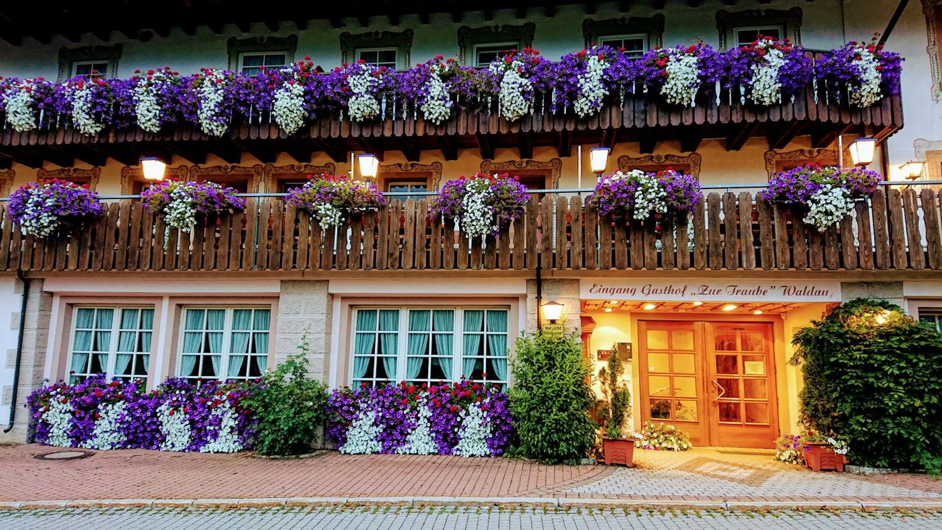 Property building in ZUR TRAUBE Schwarzwaldhotel & Restaurant am Titisee