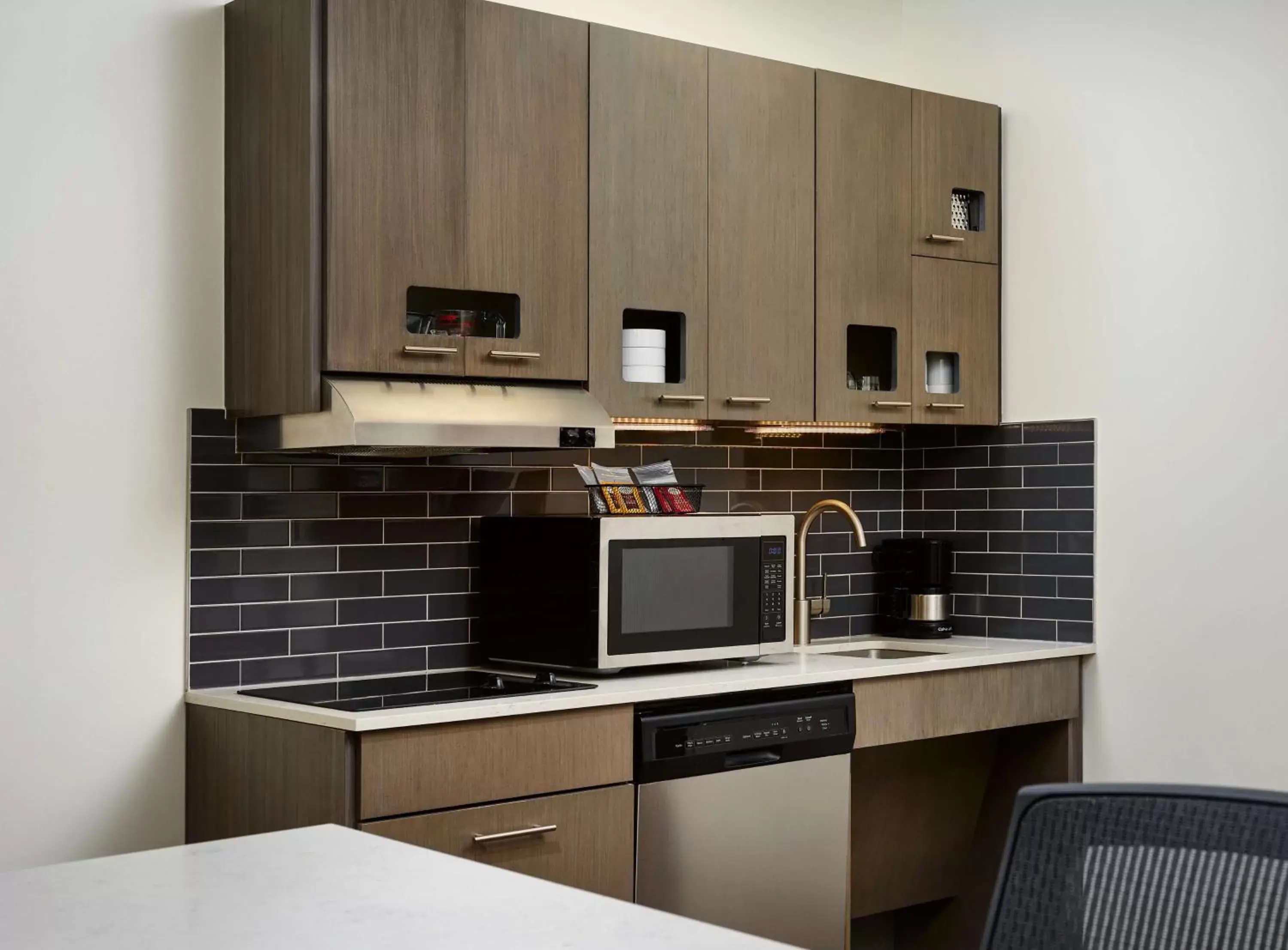 Photo of the whole room, Kitchen/Kitchenette in Hyatt House Atlanta Downtown