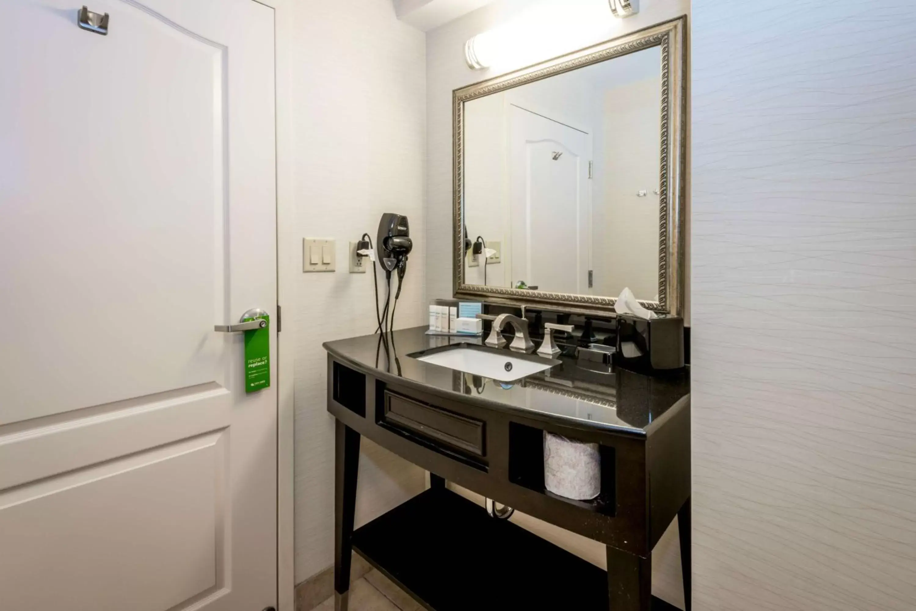 Bed, Bathroom in Hampton Inn & Suites Montgomery-Downtown