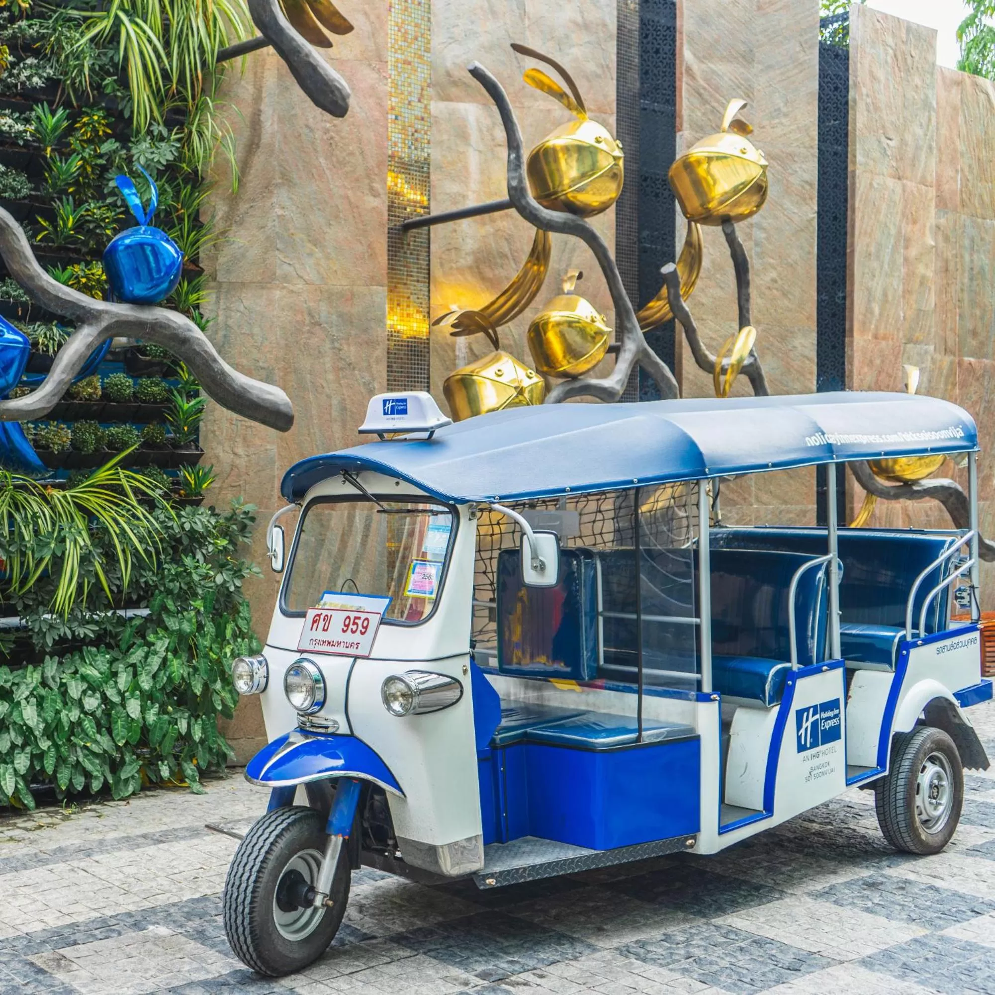 shuttle in Holiday Inn Express Bangkok Soi Soonvijai by IHG