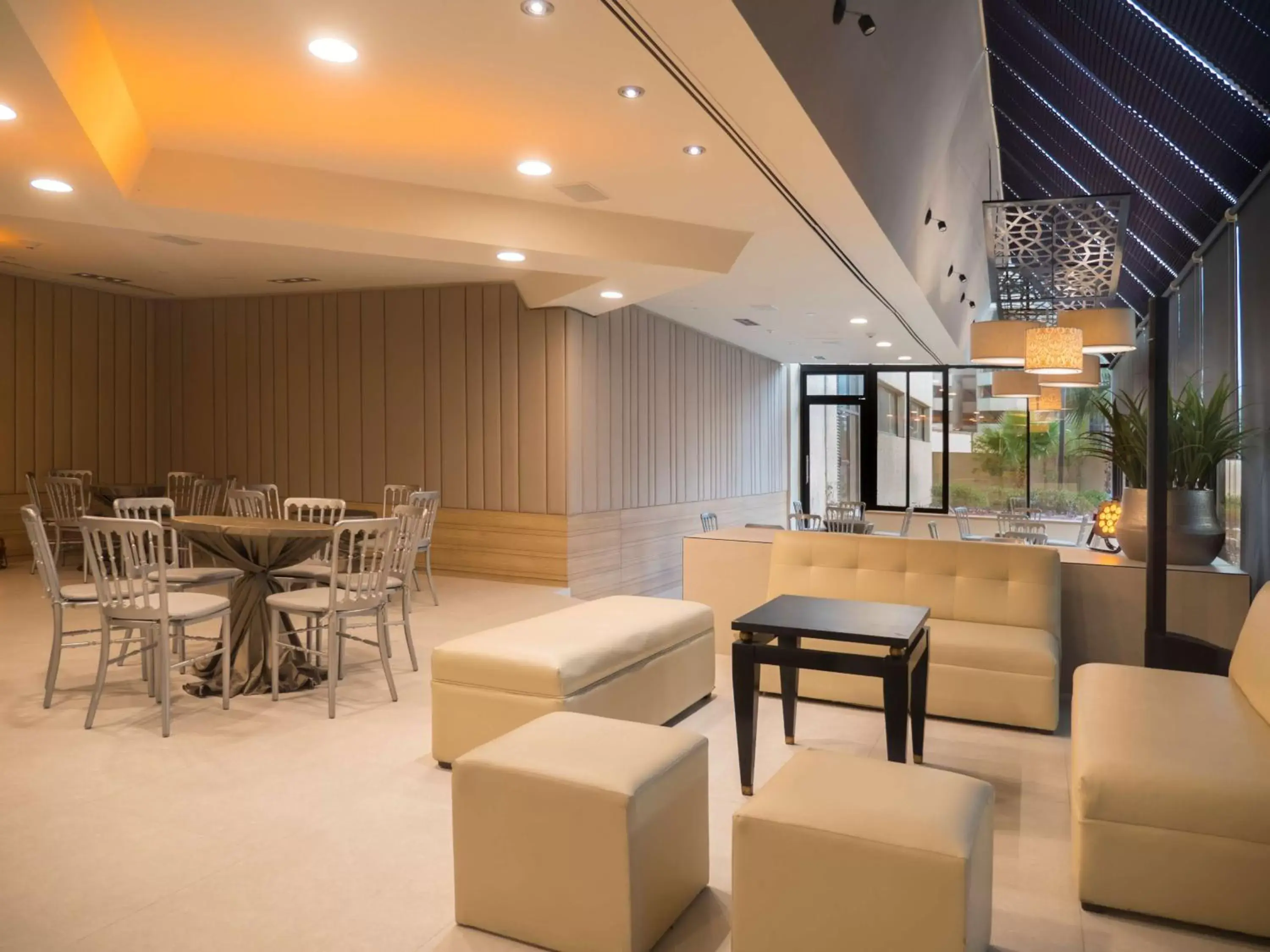 Meeting/conference room, Lounge/Bar in MS Milenium Monterrey Curio Collection by Hilton