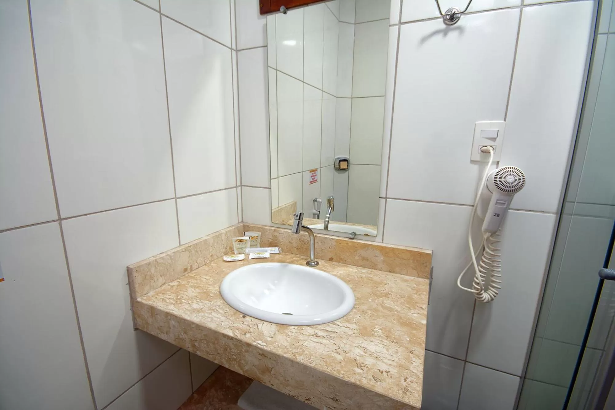 Shower in Fênix Hotel Campinas