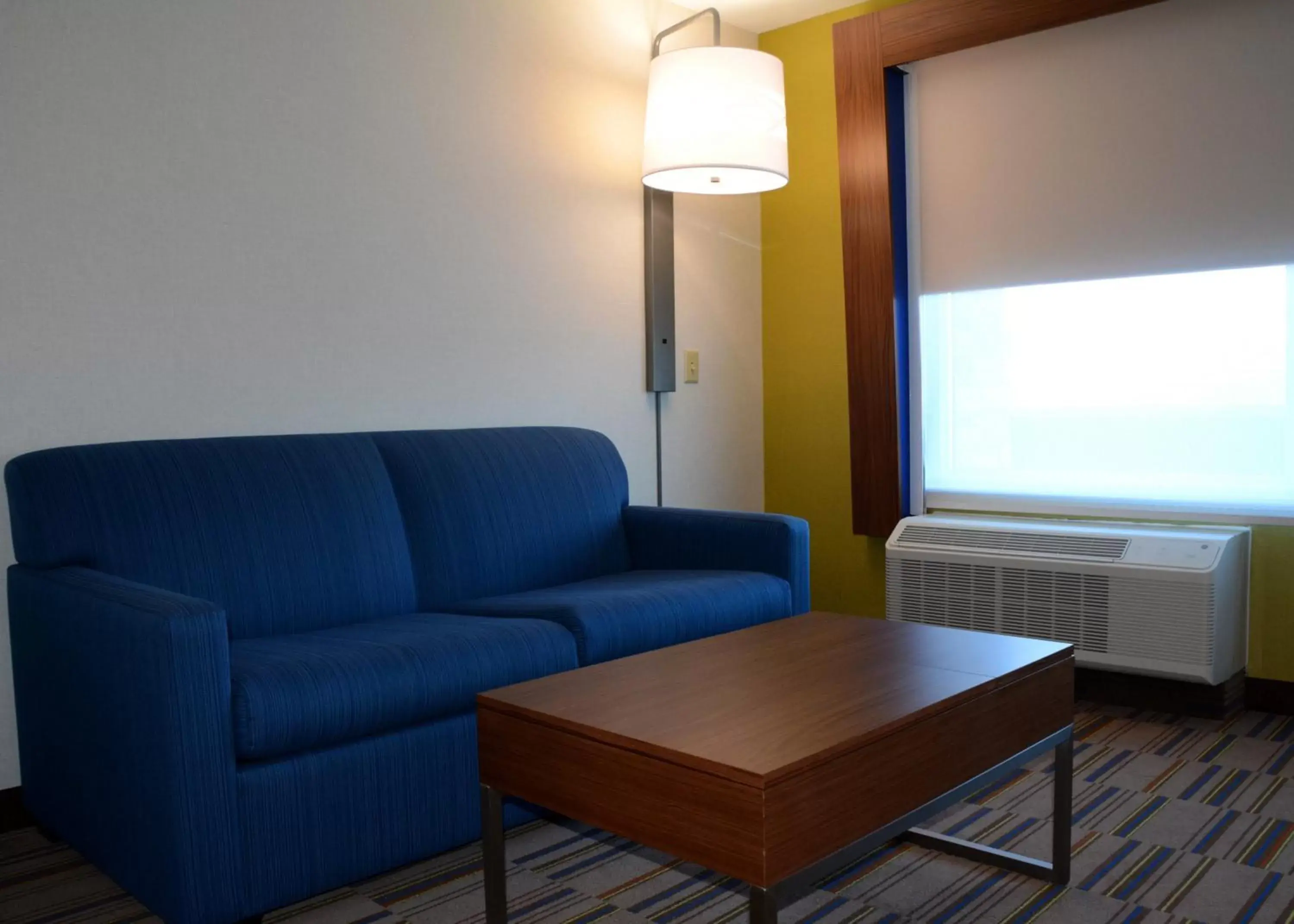 Photo of the whole room, Seating Area in Holiday Inn Express & Suites - Pittsburgh - Monroeville, an IHG Hotel