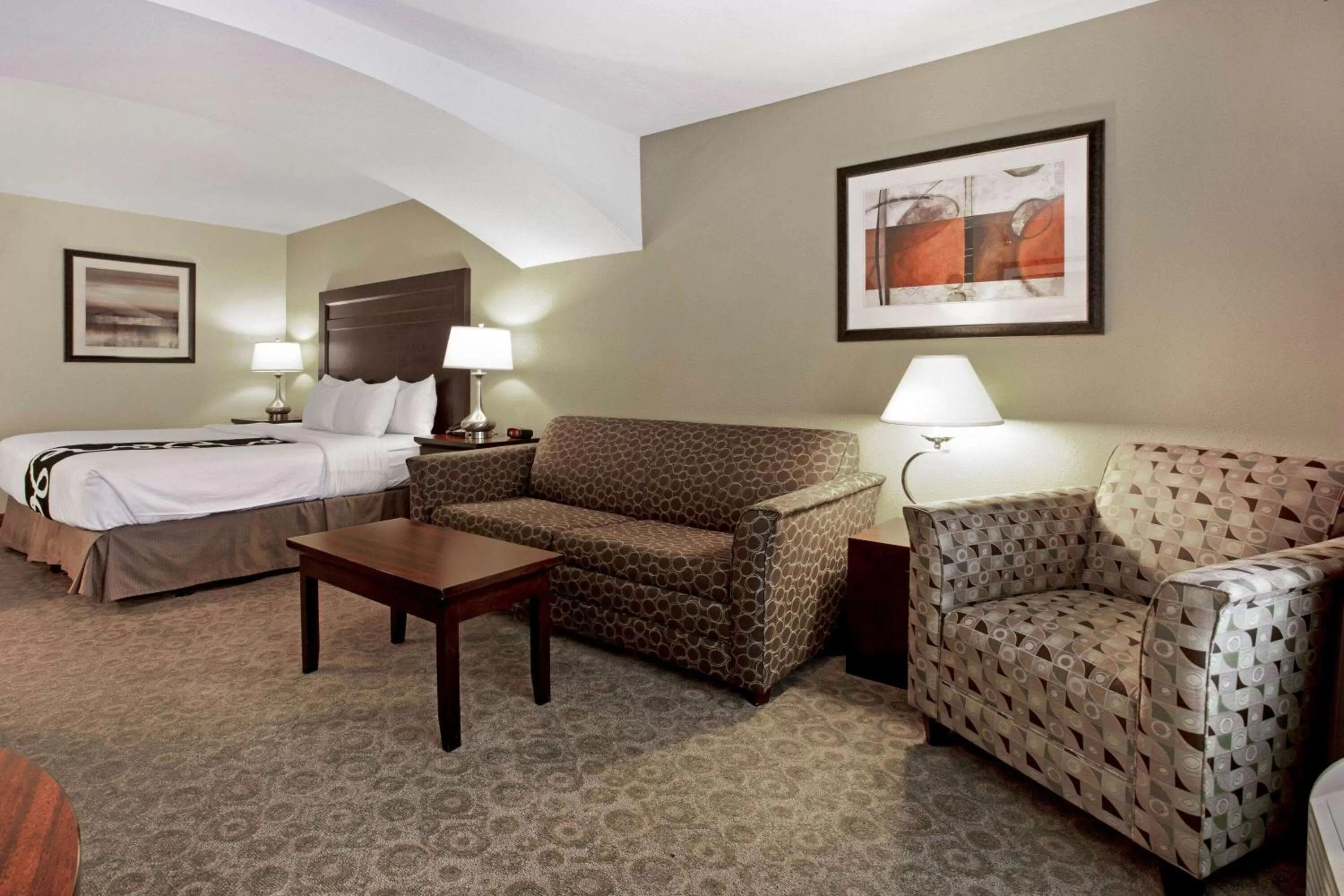 Photo of the whole room, Bed in La Quinta by Wyndham Bismarck