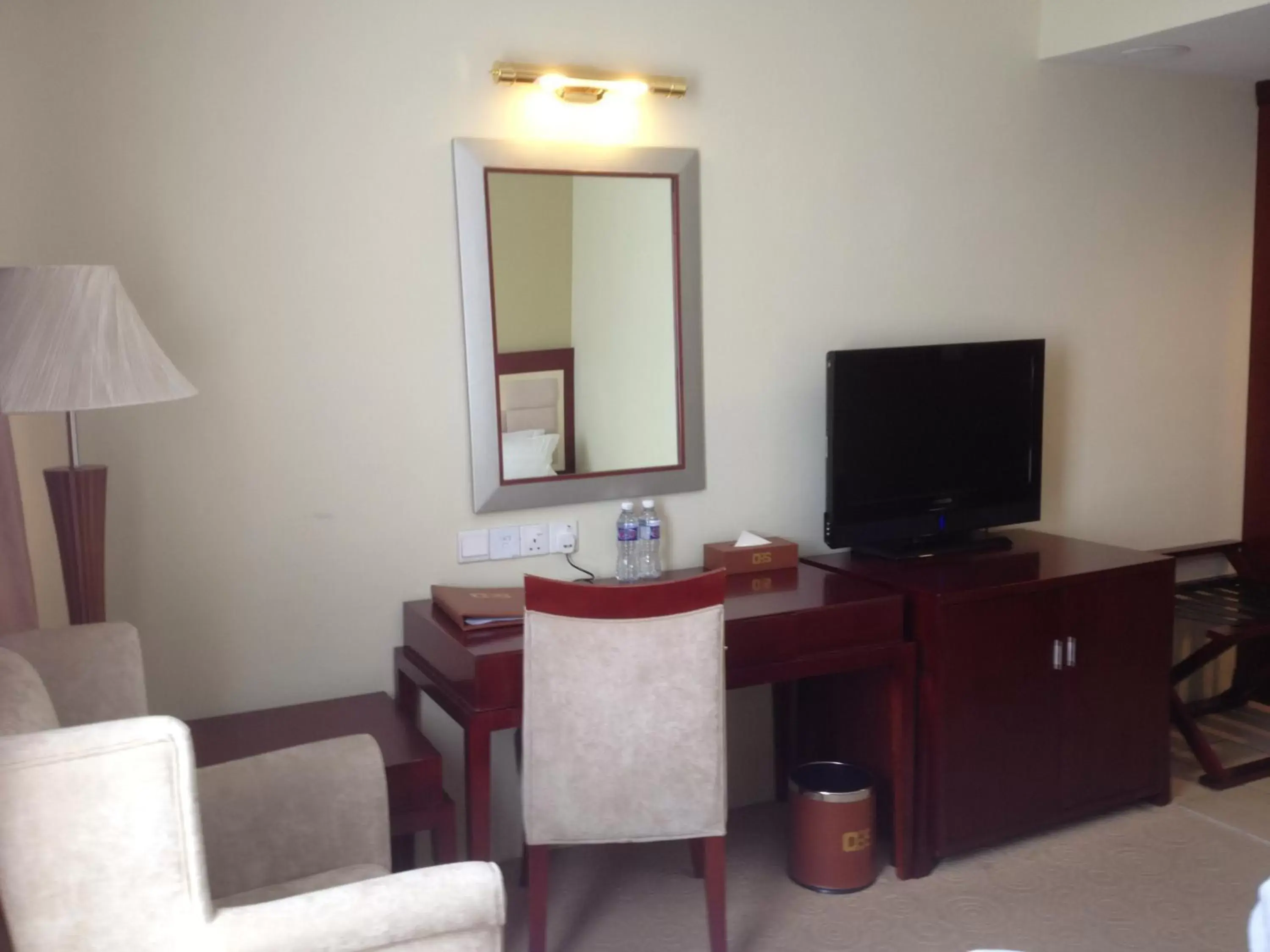 Coffee/tea facilities, TV/Entertainment Center in Gaya Centre Hotel