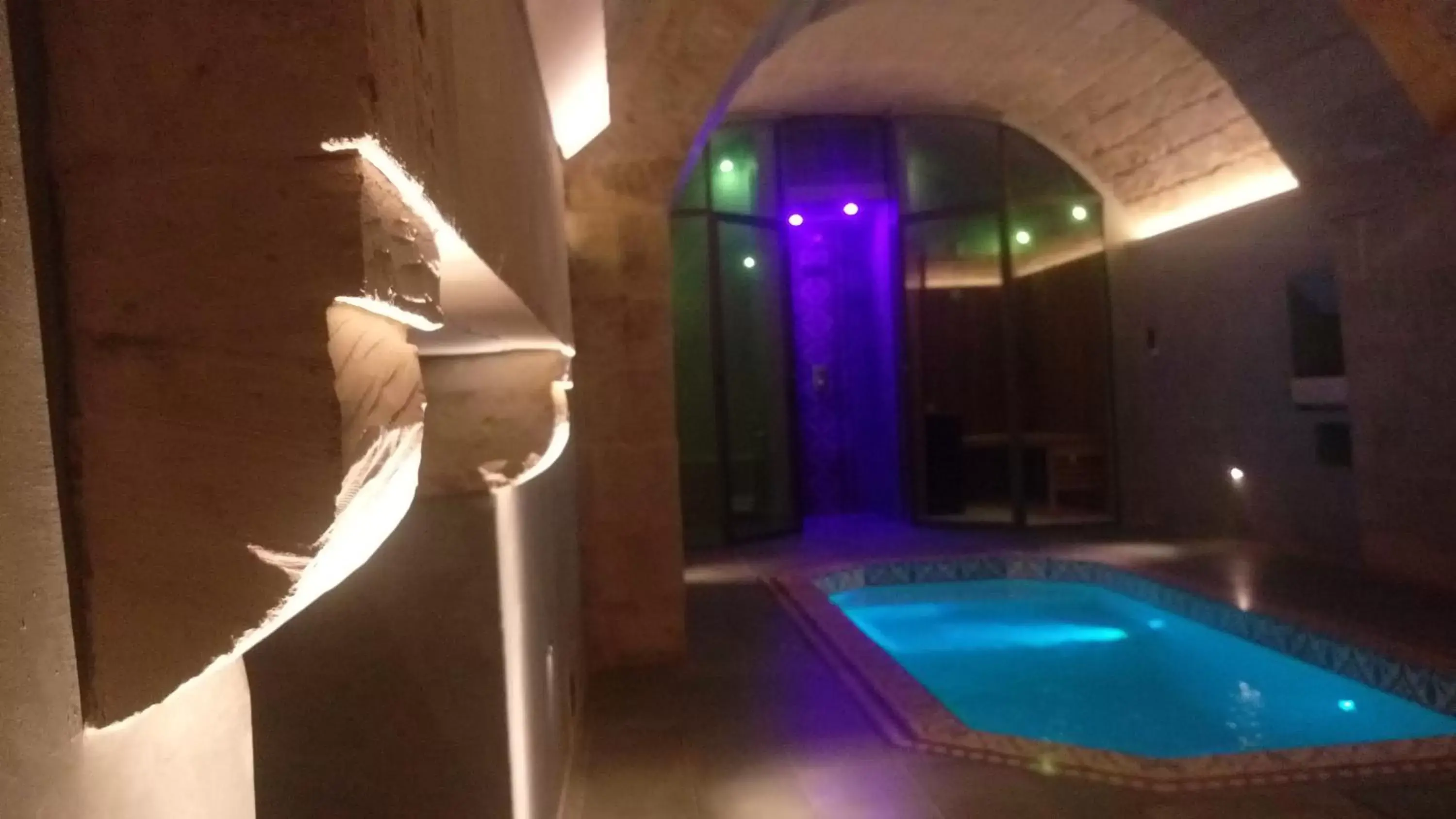 Hot Tub, Swimming Pool in Palazzo Muro Leccese Relais de Charme & Wellness