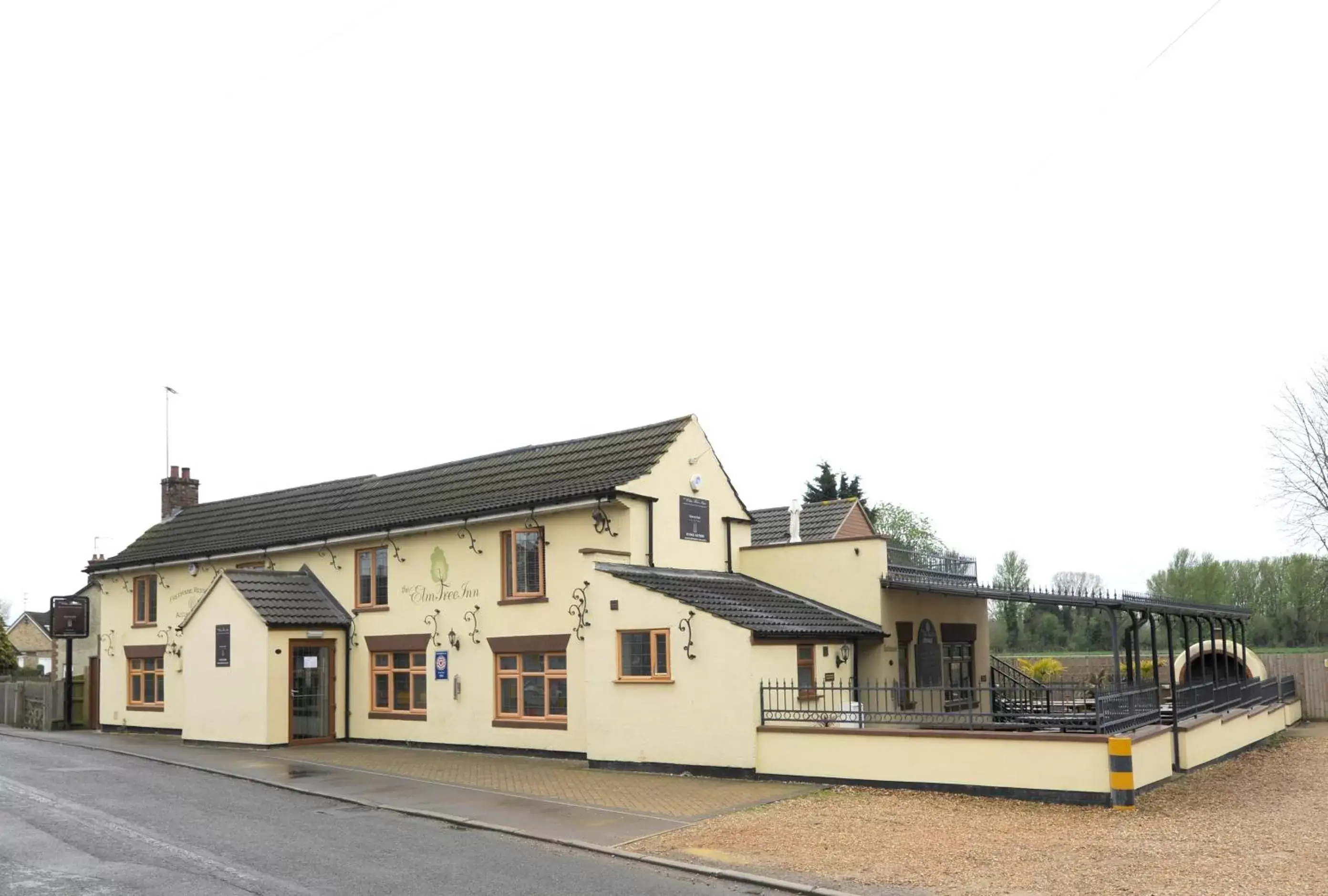 Facade/entrance, Property Building in The Elm Tree Inn