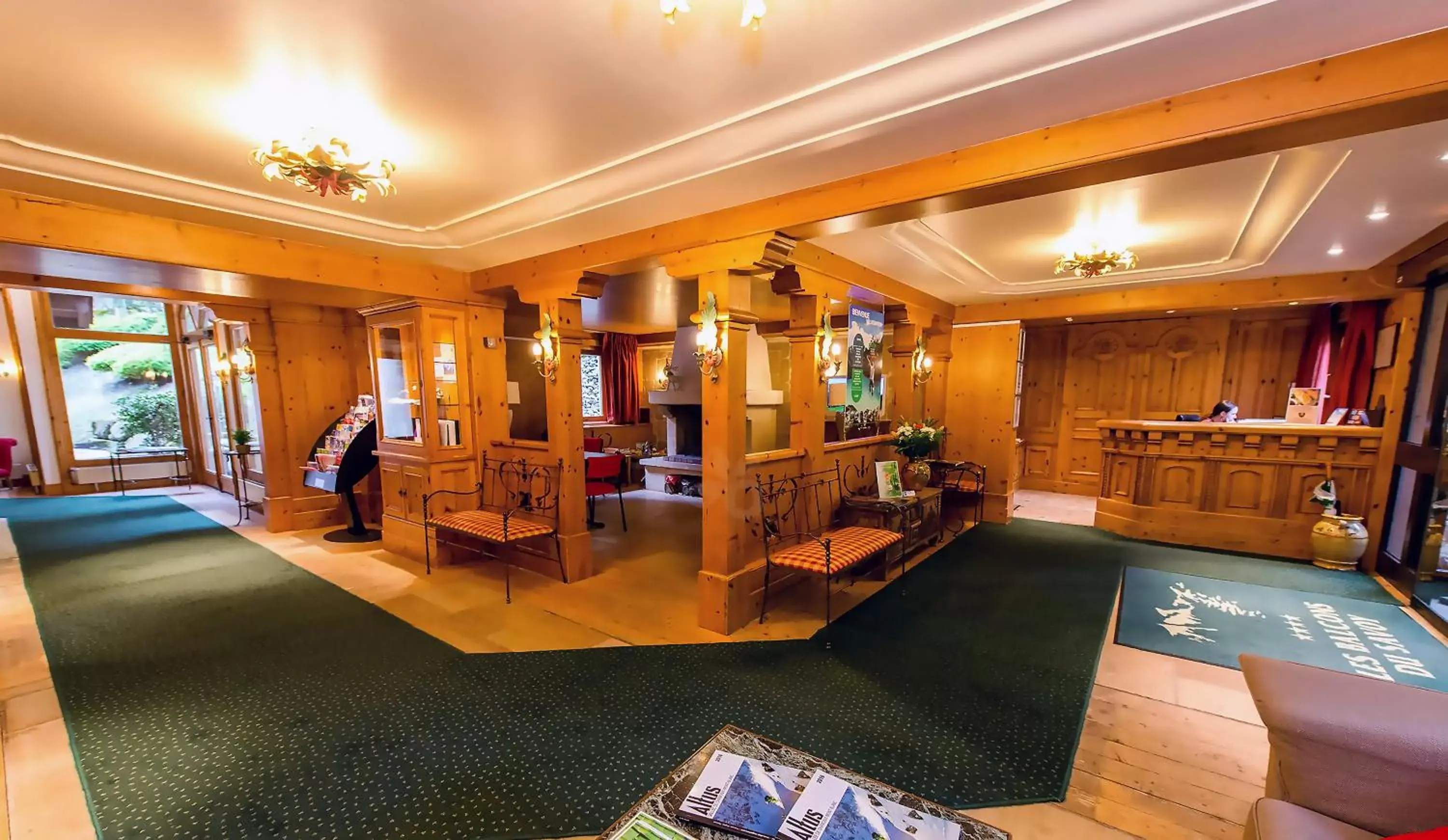 Lobby or reception in Les Balcons du Savoy