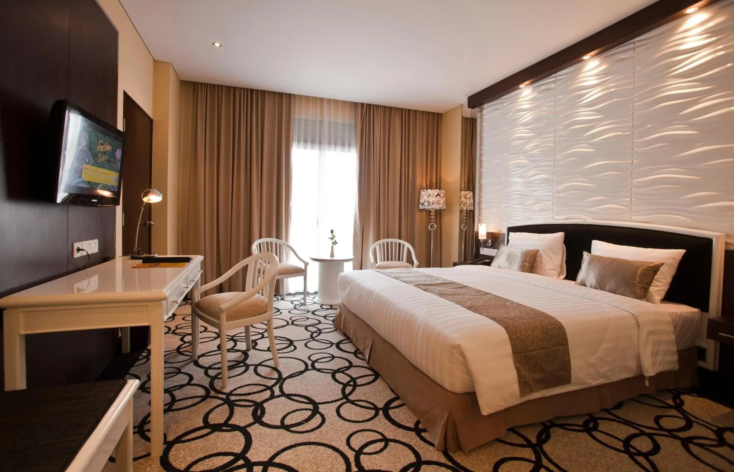 Bedroom, Bed in Hotel New Saphir Yogyakarta Bedroom, Bed in Hotel New Saphir Yogyakarta