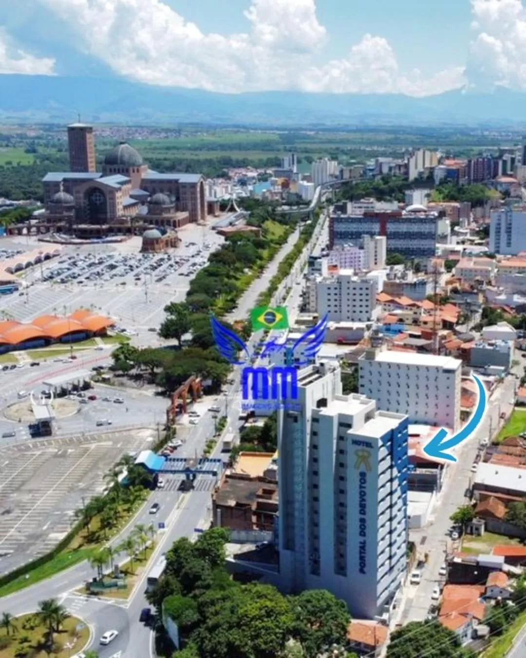 Property building in Hotel Portal dos Devotos