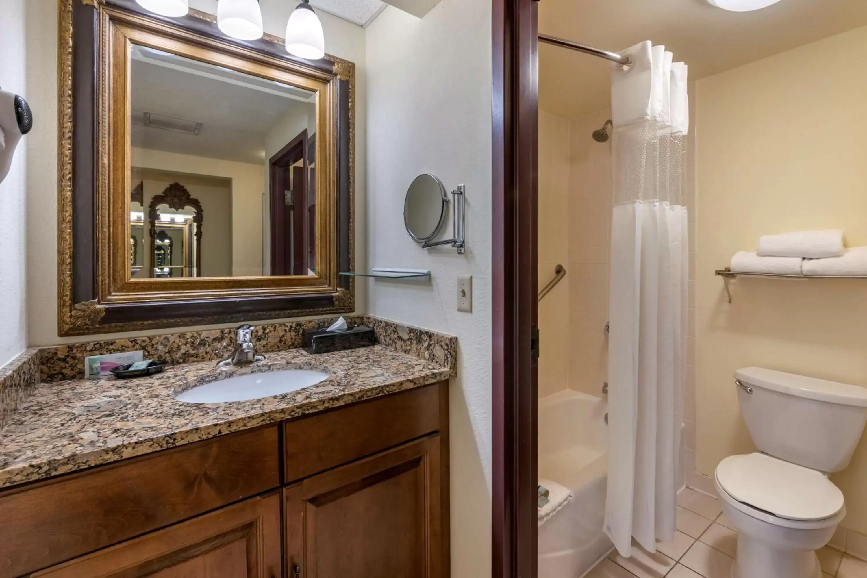 Bathroom in Best Western Gateway Grand