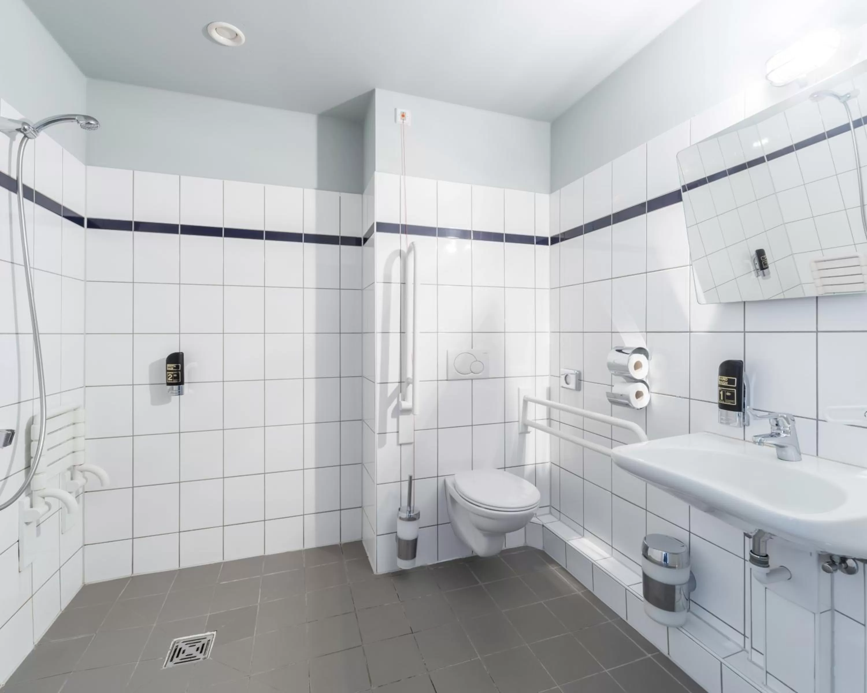 Toilet in a&o Köln Neumarkt