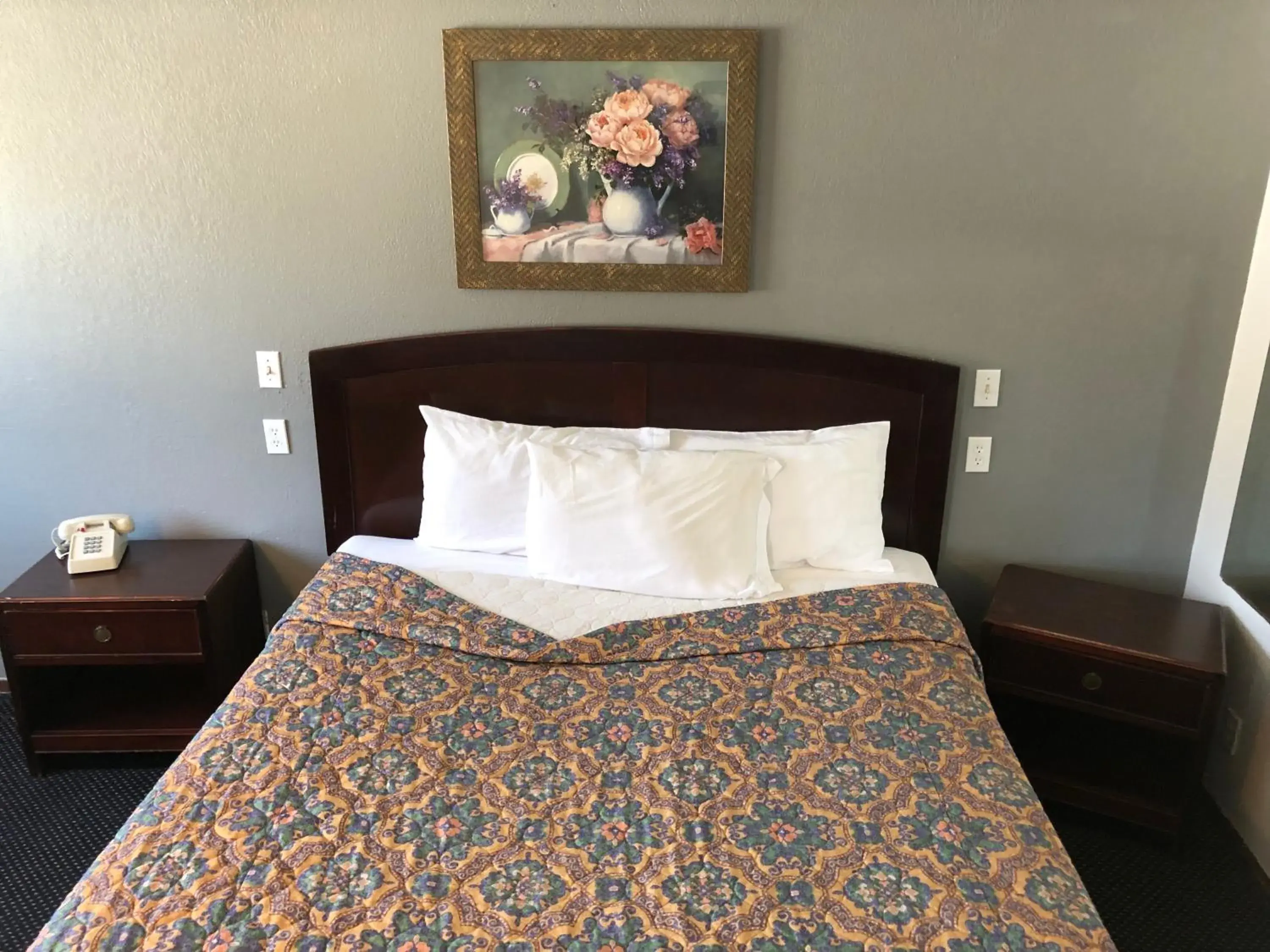 Bed in Starlight Inn, Valley Blvd - Downtown LA
