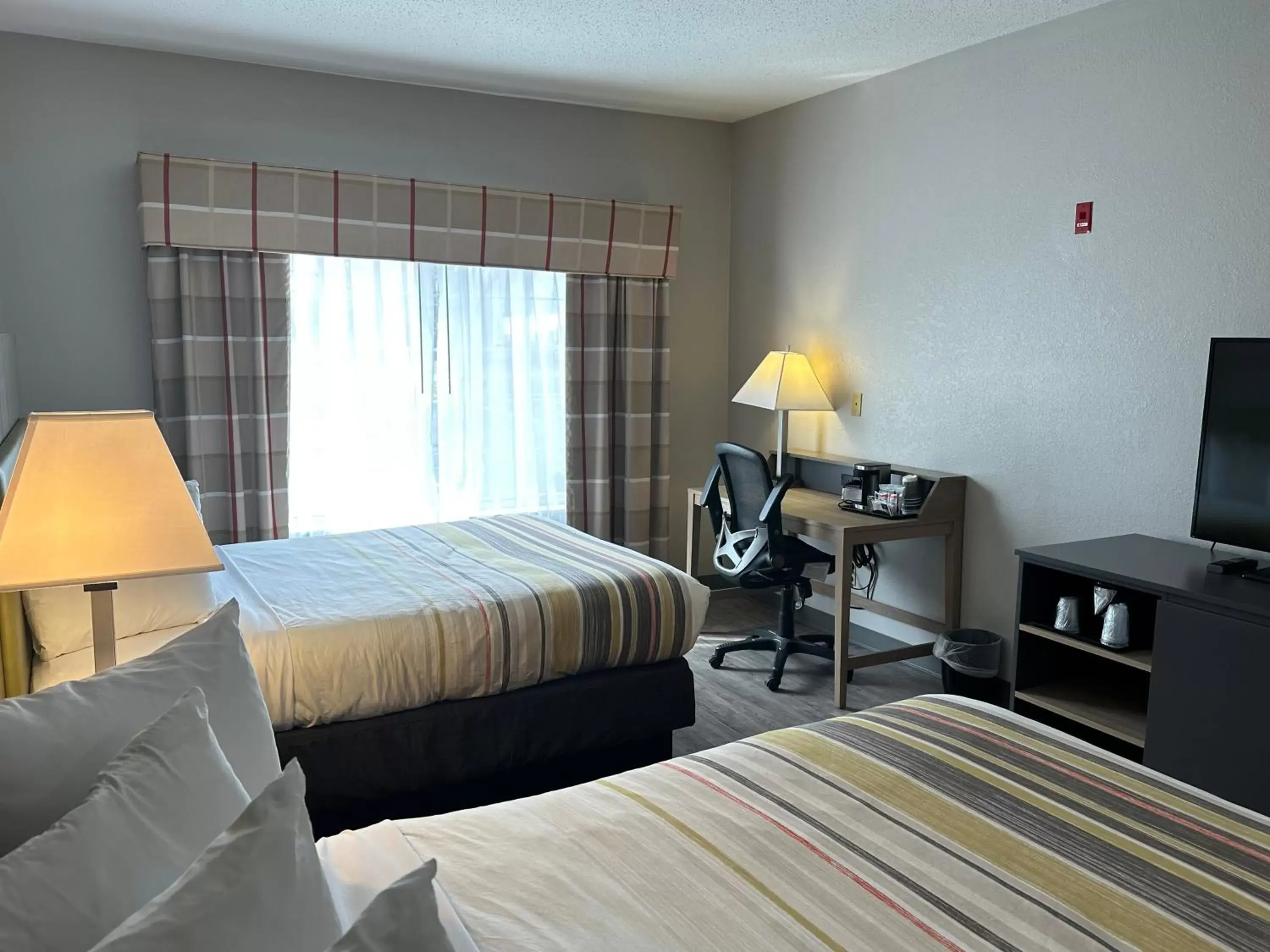 hair dresser, Bed in Country Inn & Suites by Radisson, Grand Rapids Airport, MI